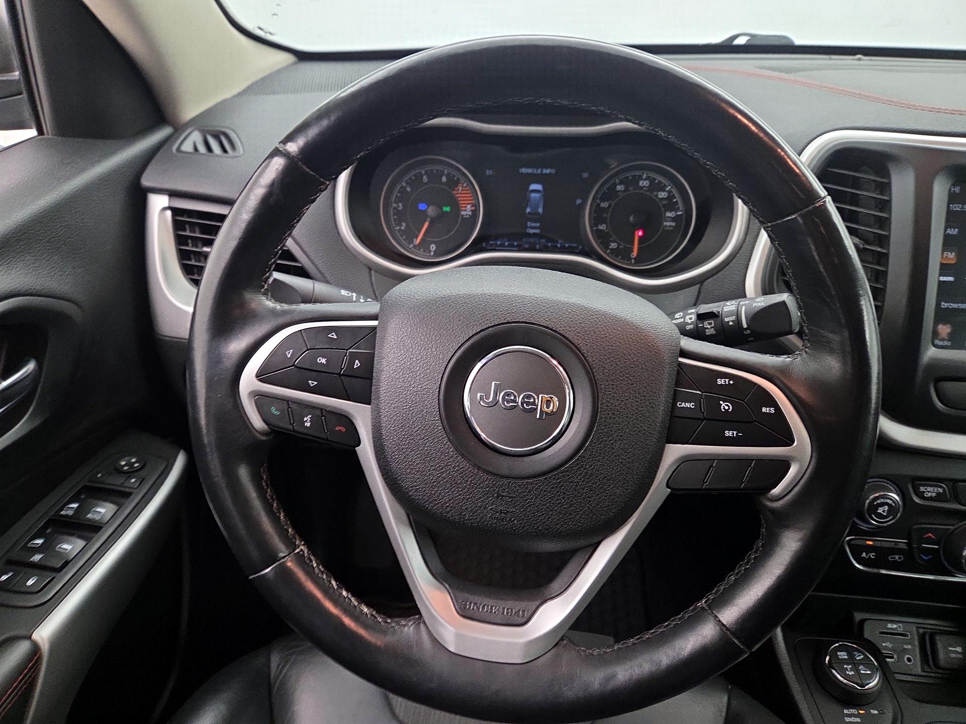 Thumbnail: 2018 Jeep Cherokee - 10