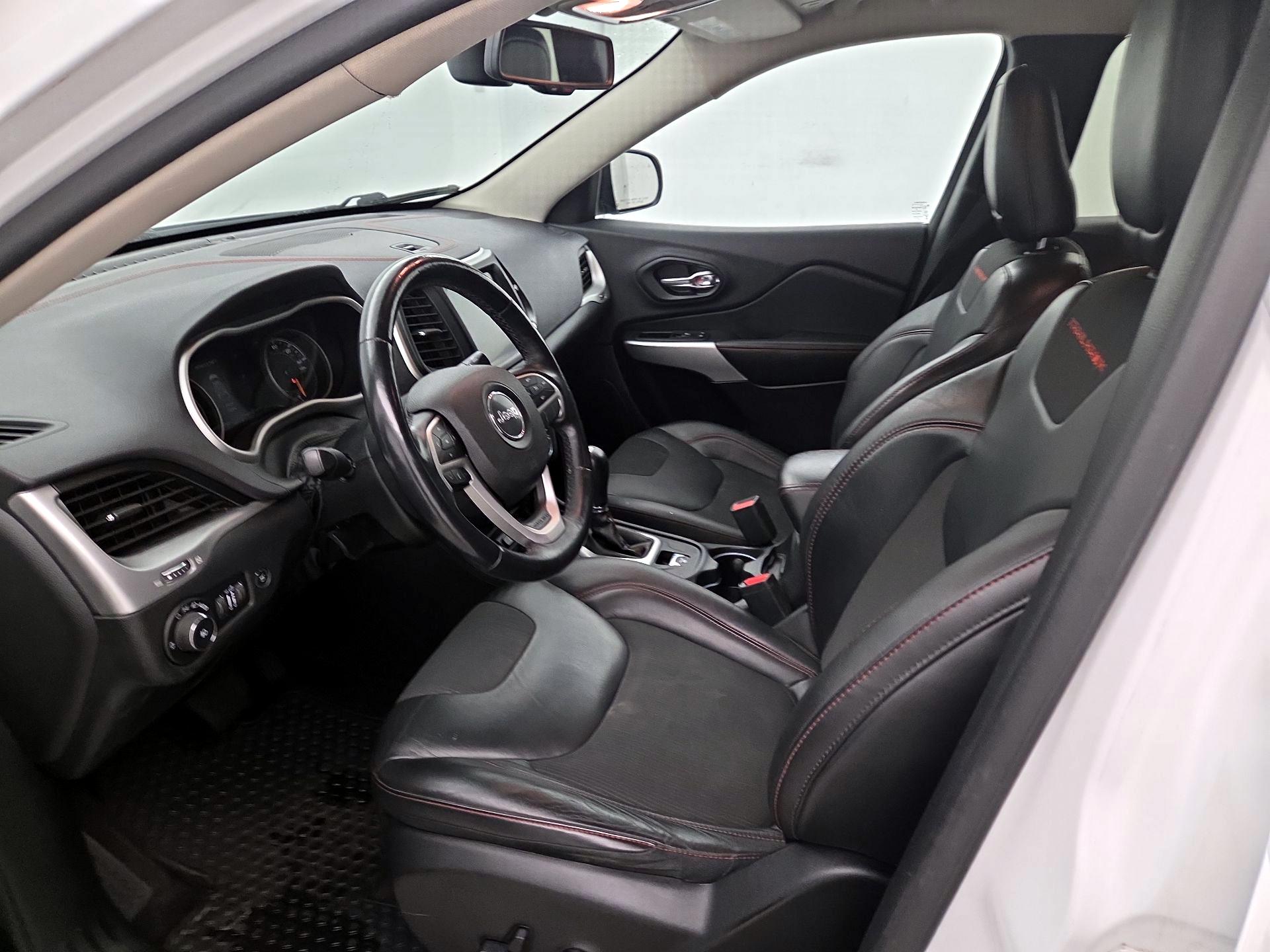 Thumbnail: 2018 Jeep Cherokee - 11