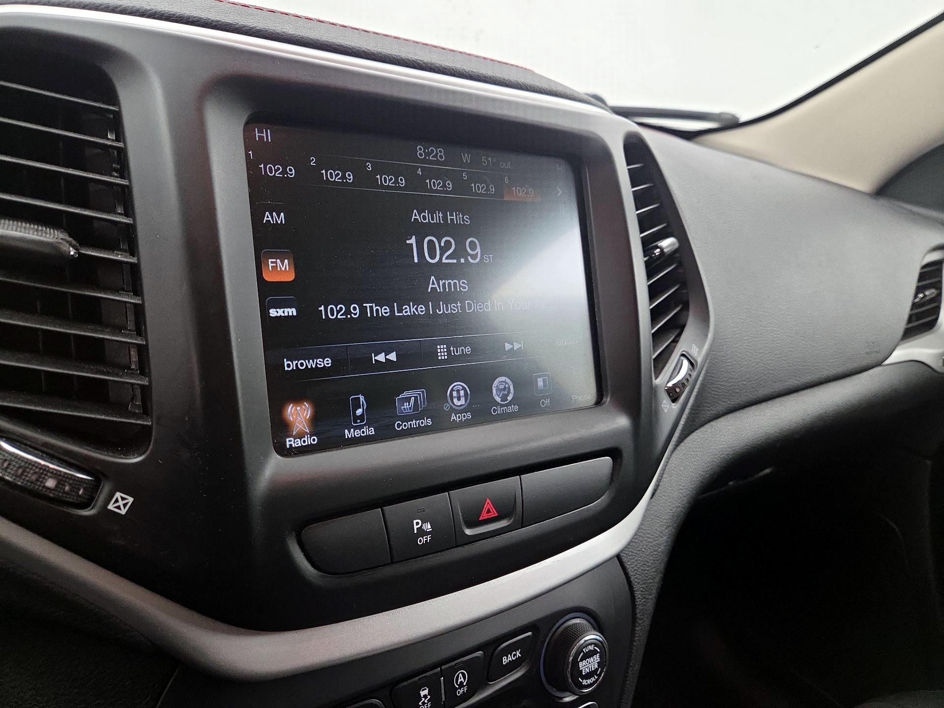 Thumbnail: 2018 Jeep Cherokee - 15