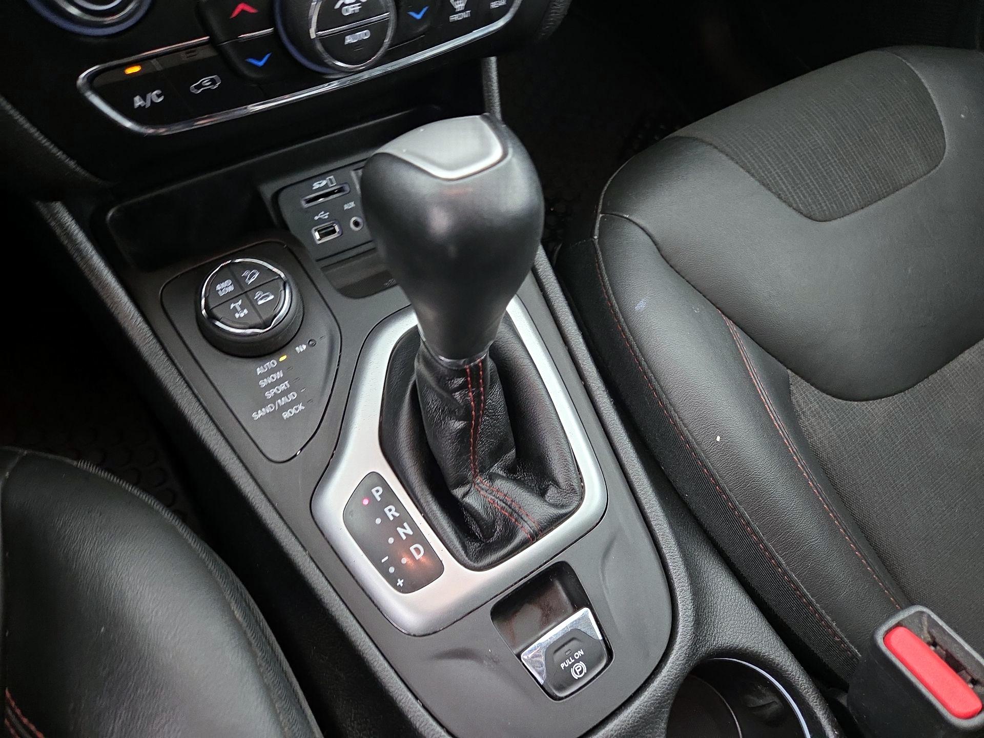 Thumbnail: 2018 Jeep Cherokee - 17