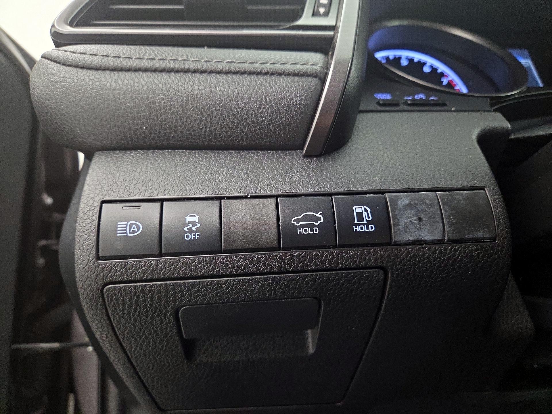 Thumbnail: 2022 Toyota Camry - 13