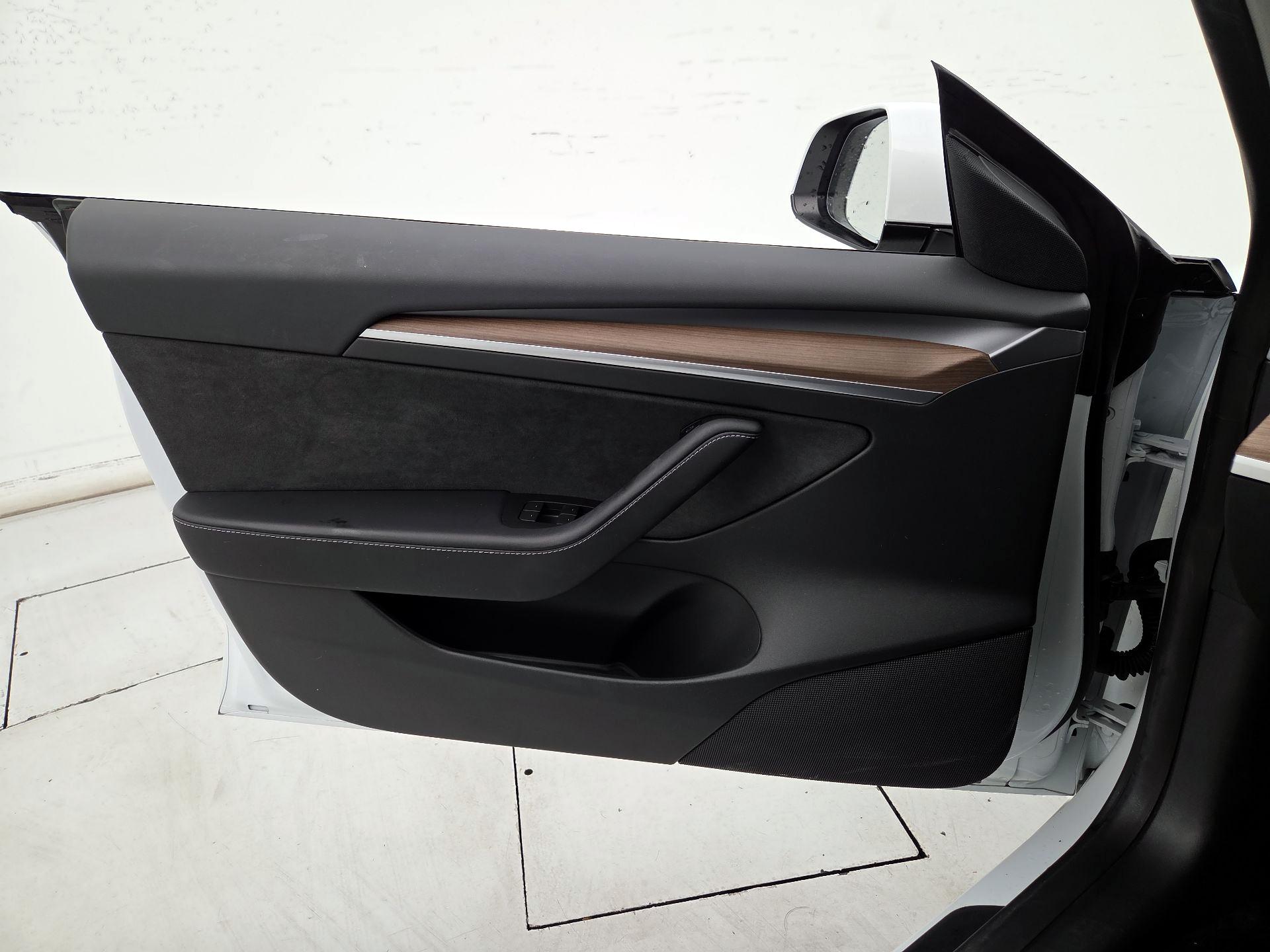 Thumbnail: 2022 Tesla Model 3 - 12