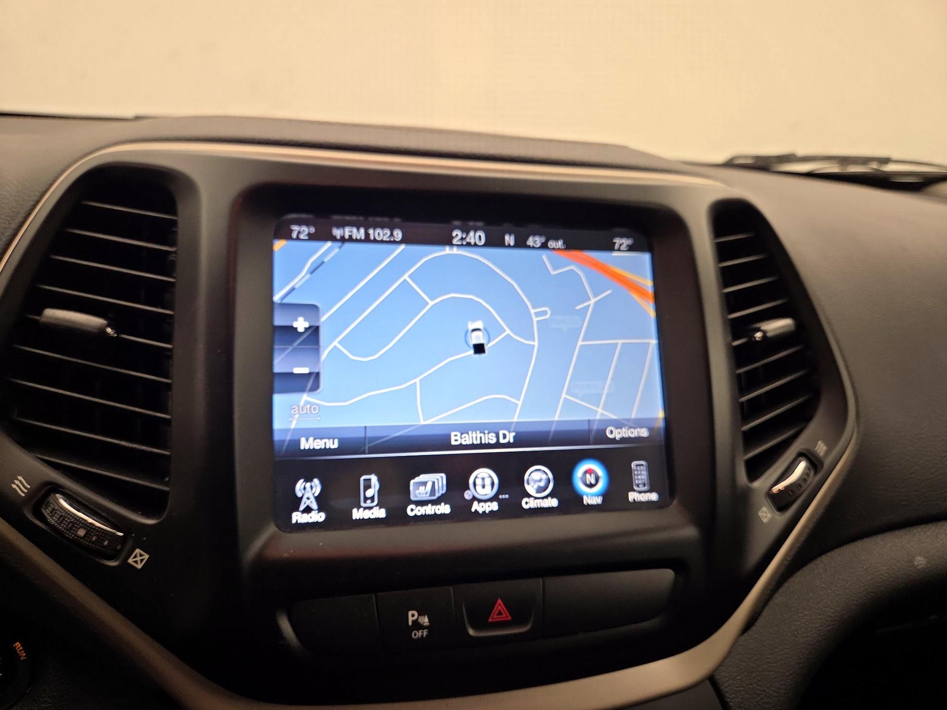 Thumbnail: 2018 Jeep Cherokee - 14