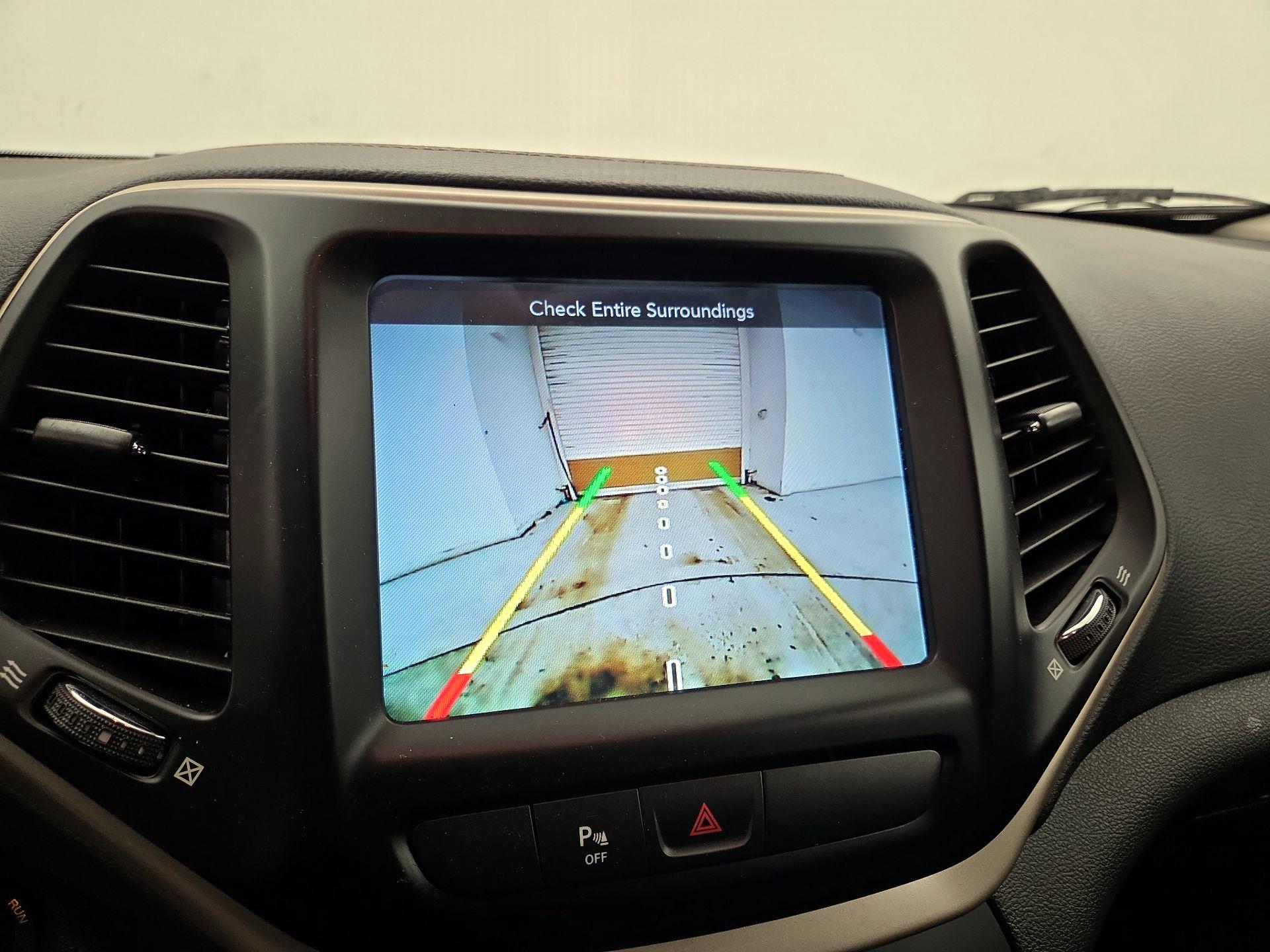 Thumbnail: 2018 Jeep Cherokee - 15