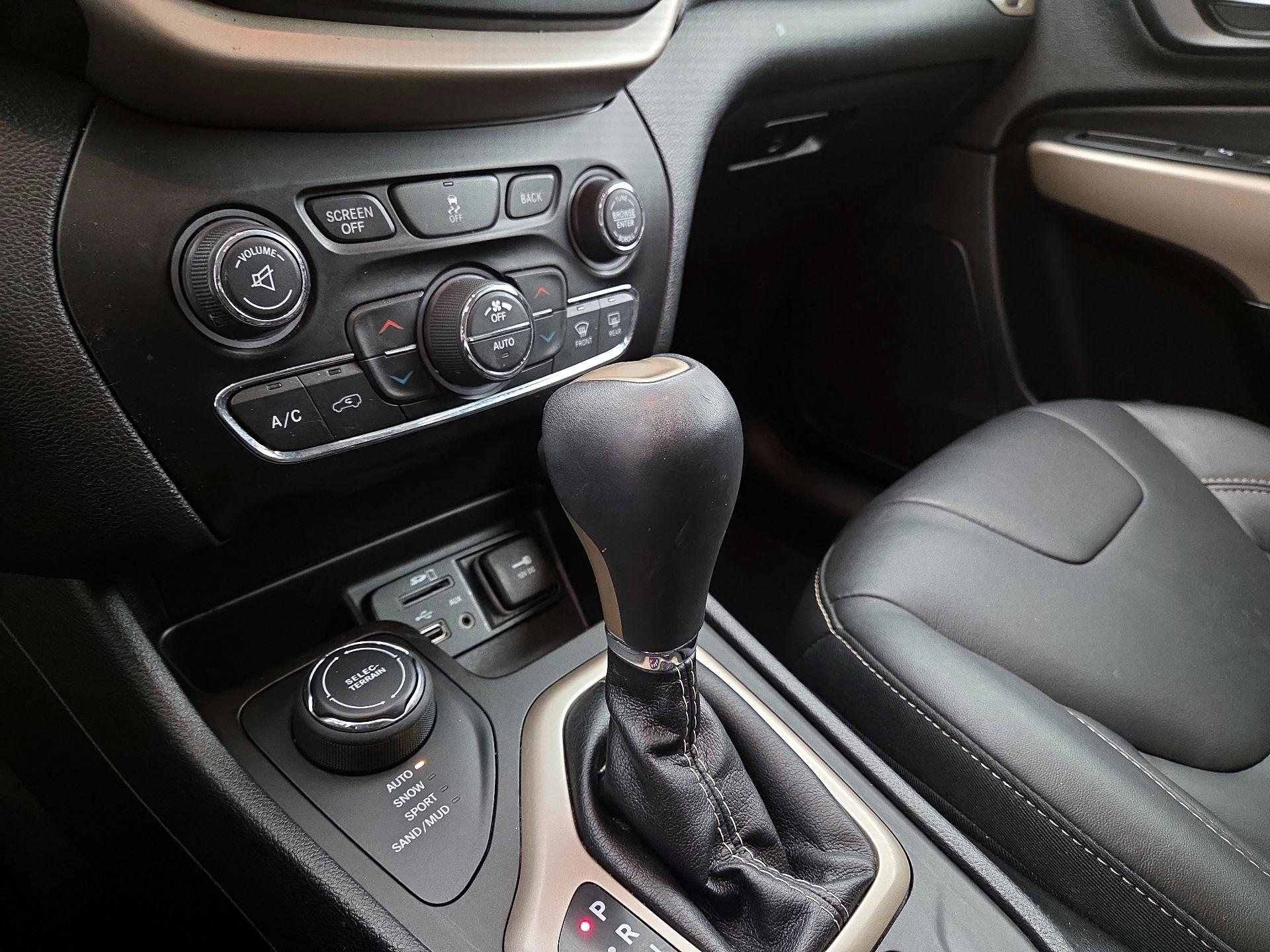 Thumbnail: 2018 Jeep Cherokee - 18