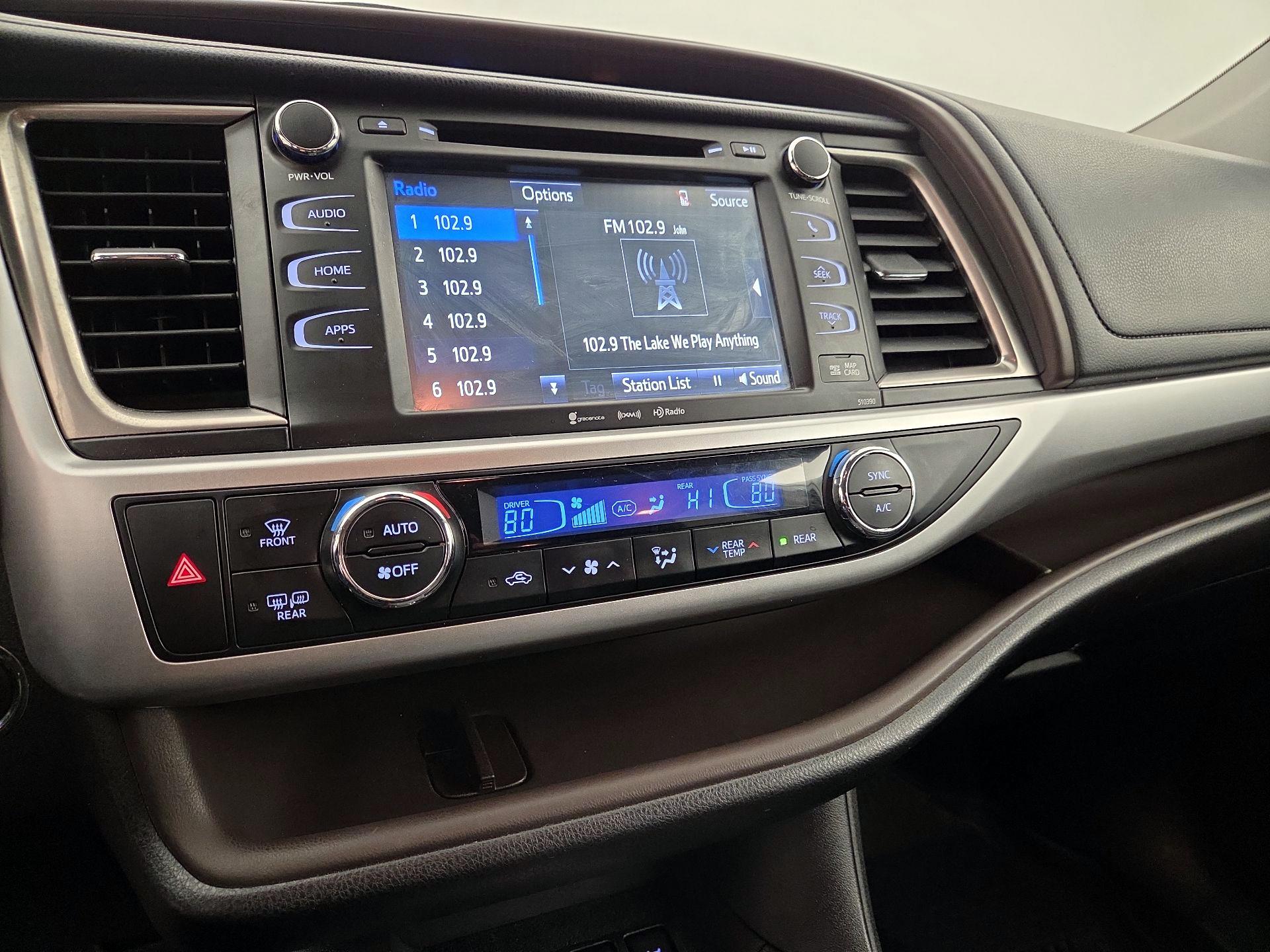 Thumbnail: 2019 Toyota Highlander - 17