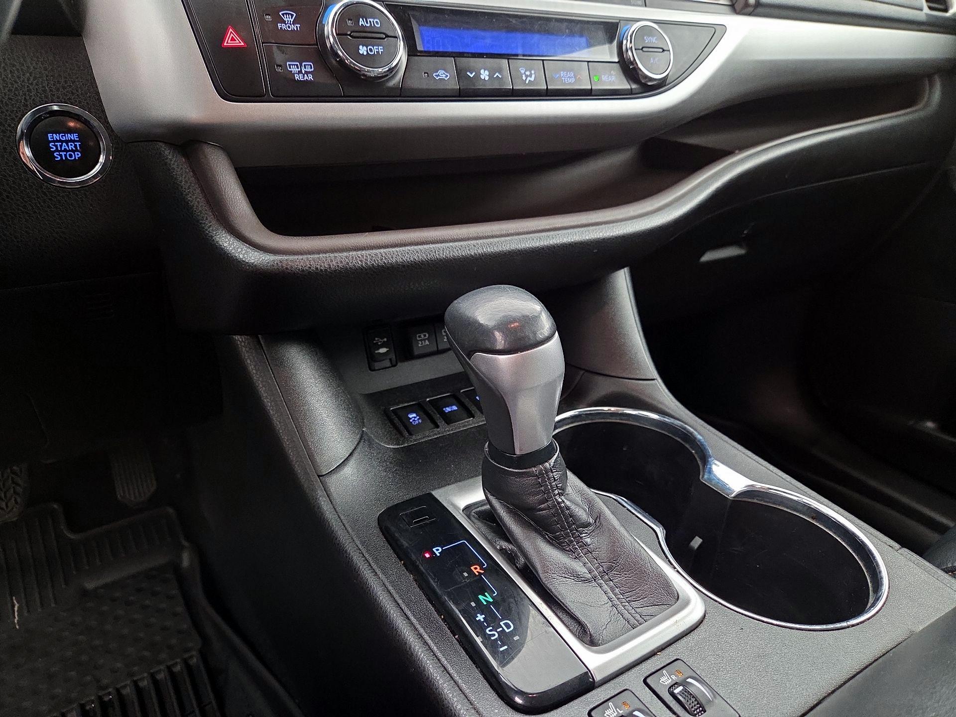 Thumbnail: 2019 Toyota Highlander - 18