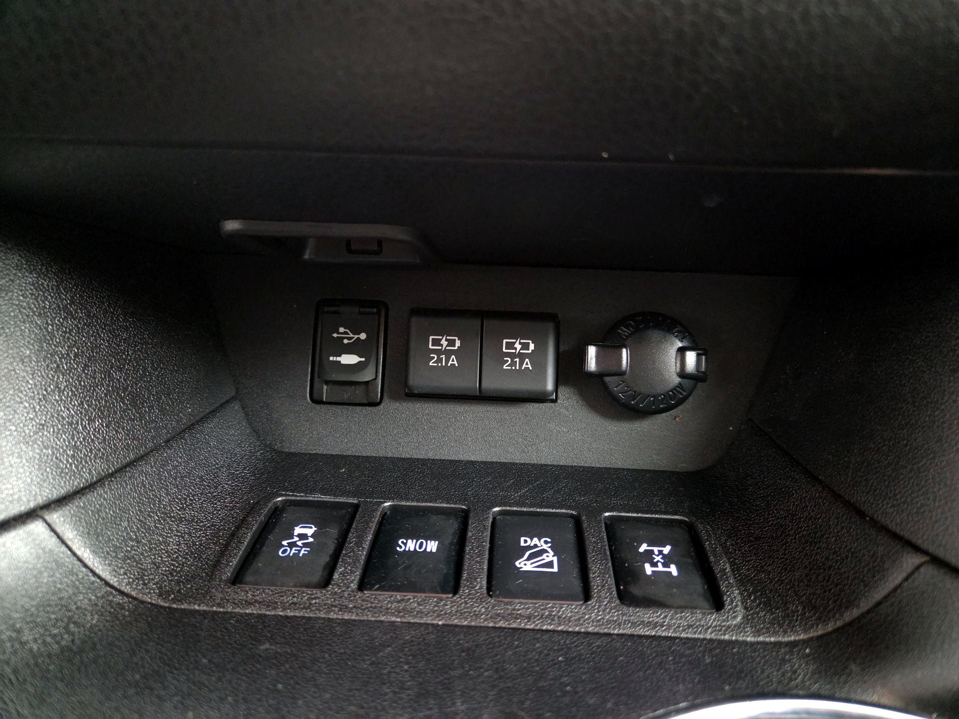 Thumbnail: 2019 Toyota Highlander - 19