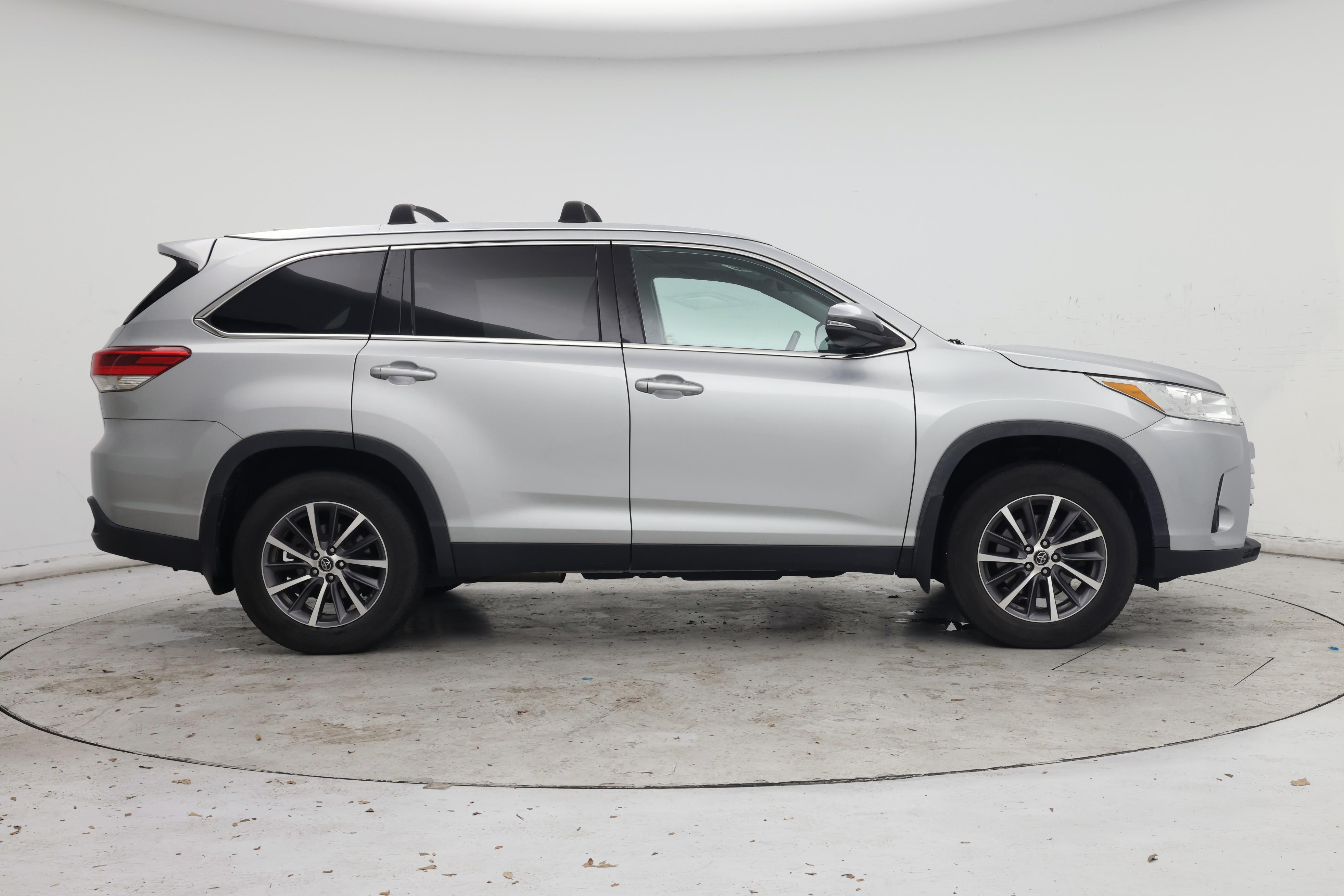 Thumbnail: 2019 Toyota Highlander - 7