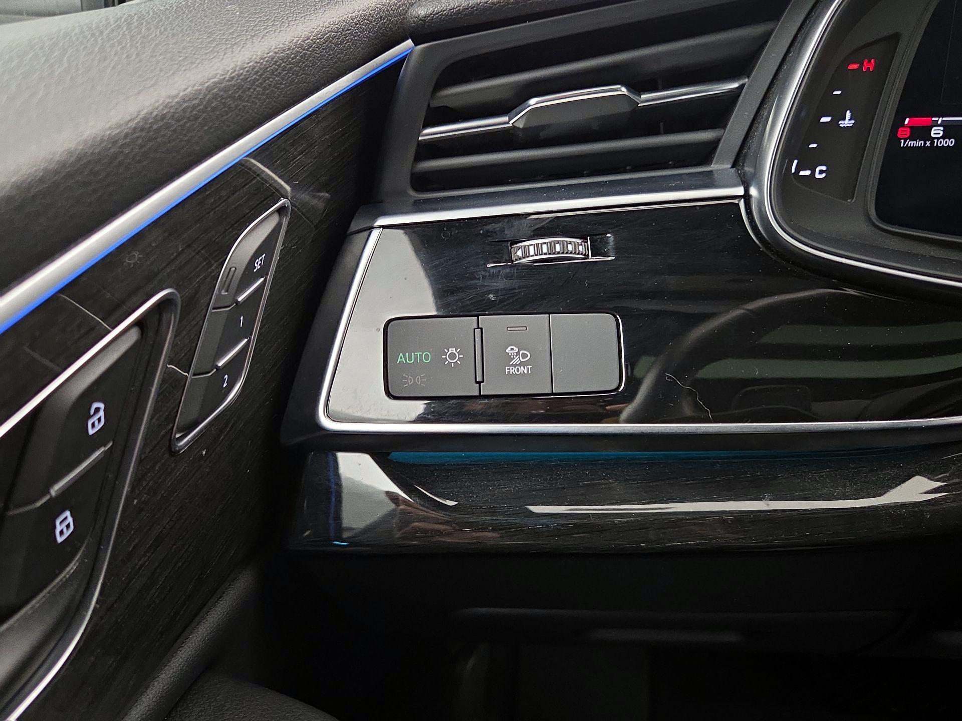 Thumbnail: 2021 Audi Q8 - 13