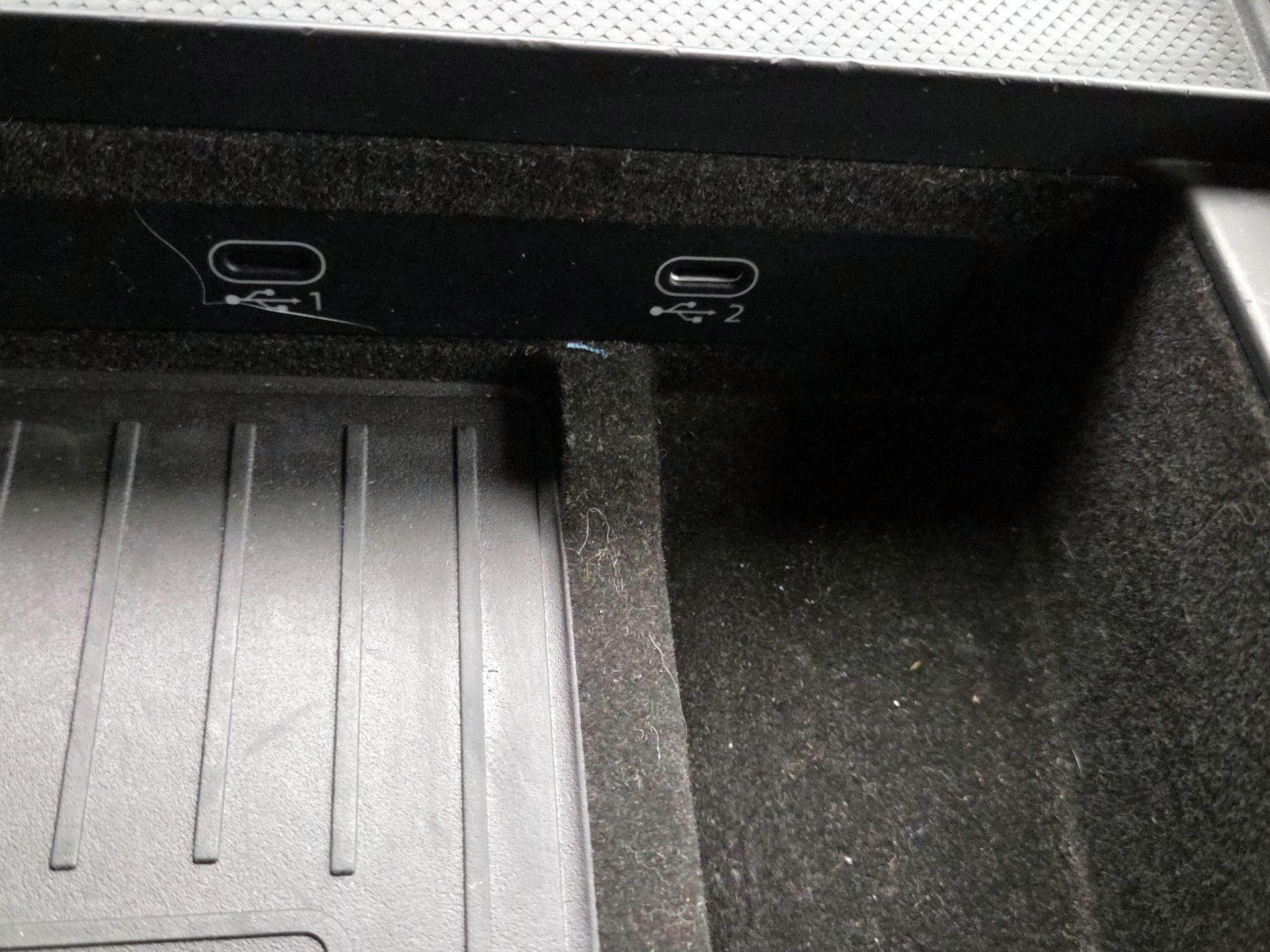 Thumbnail: 2021 Audi Q8 - 19