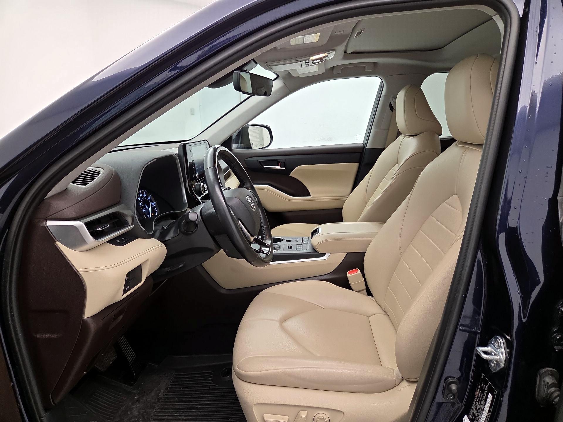 Thumbnail: 2021 Toyota Highlander - 11