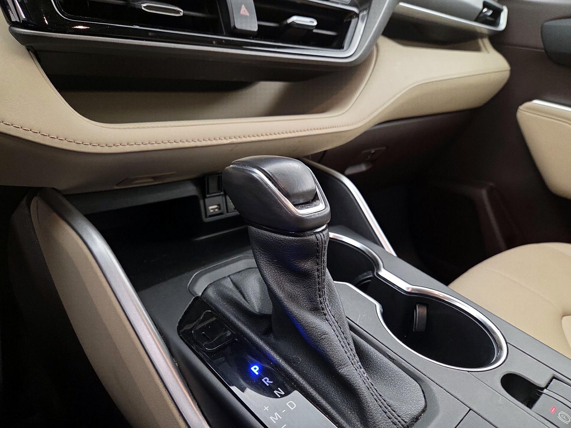 Thumbnail: 2021 Toyota Highlander - 17