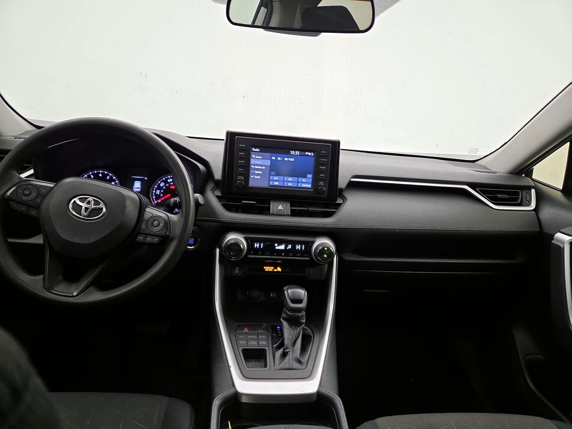 Thumbnail: 2019 Toyota RAV4 - 9