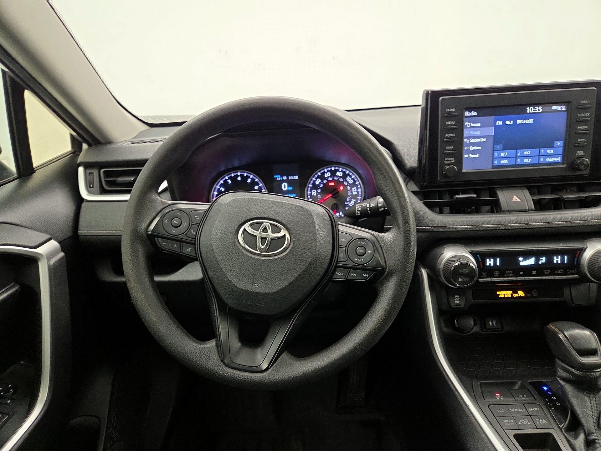 Thumbnail: 2019 Toyota RAV4 - 10