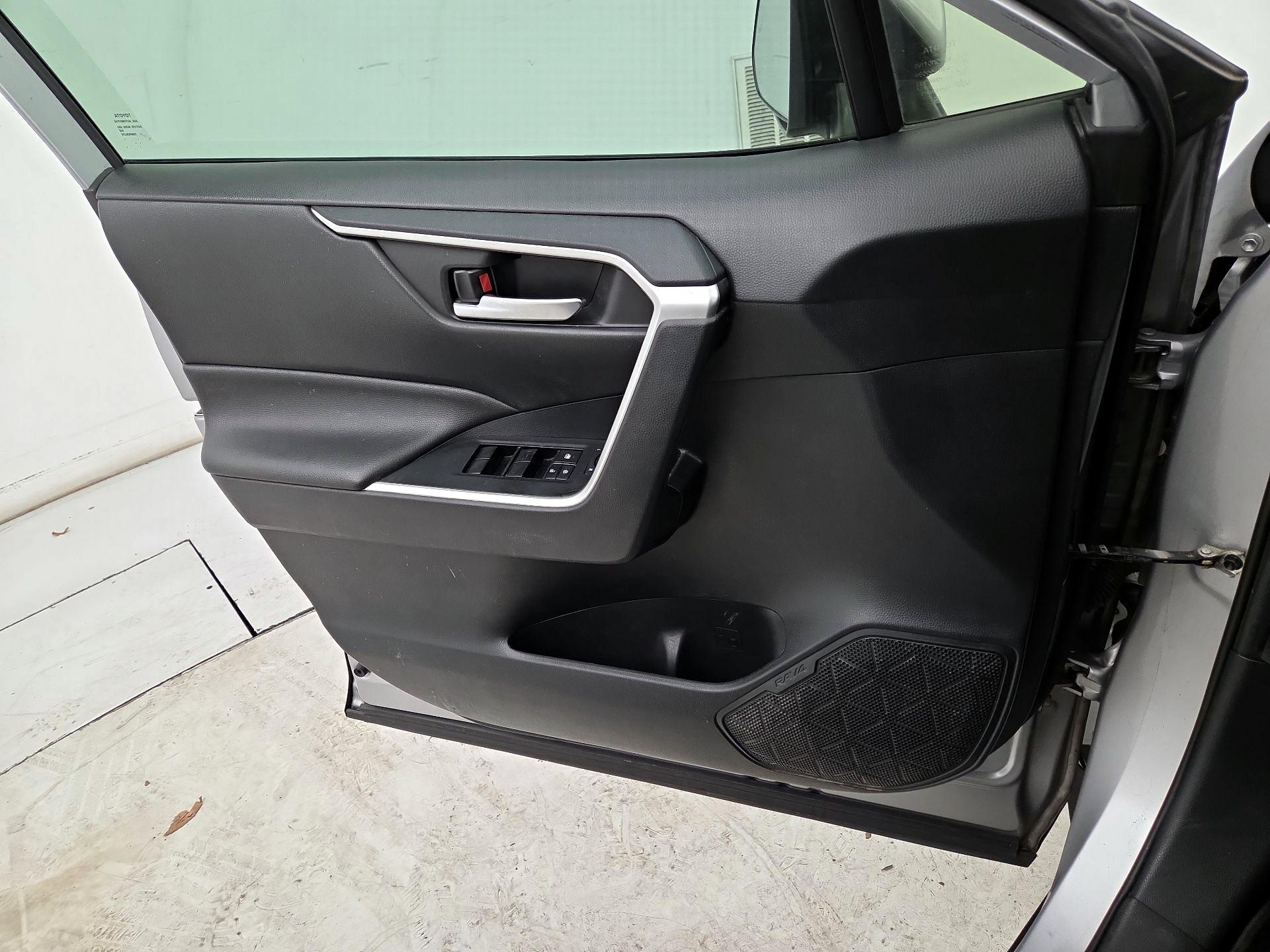 Thumbnail: 2019 Toyota RAV4 - 12