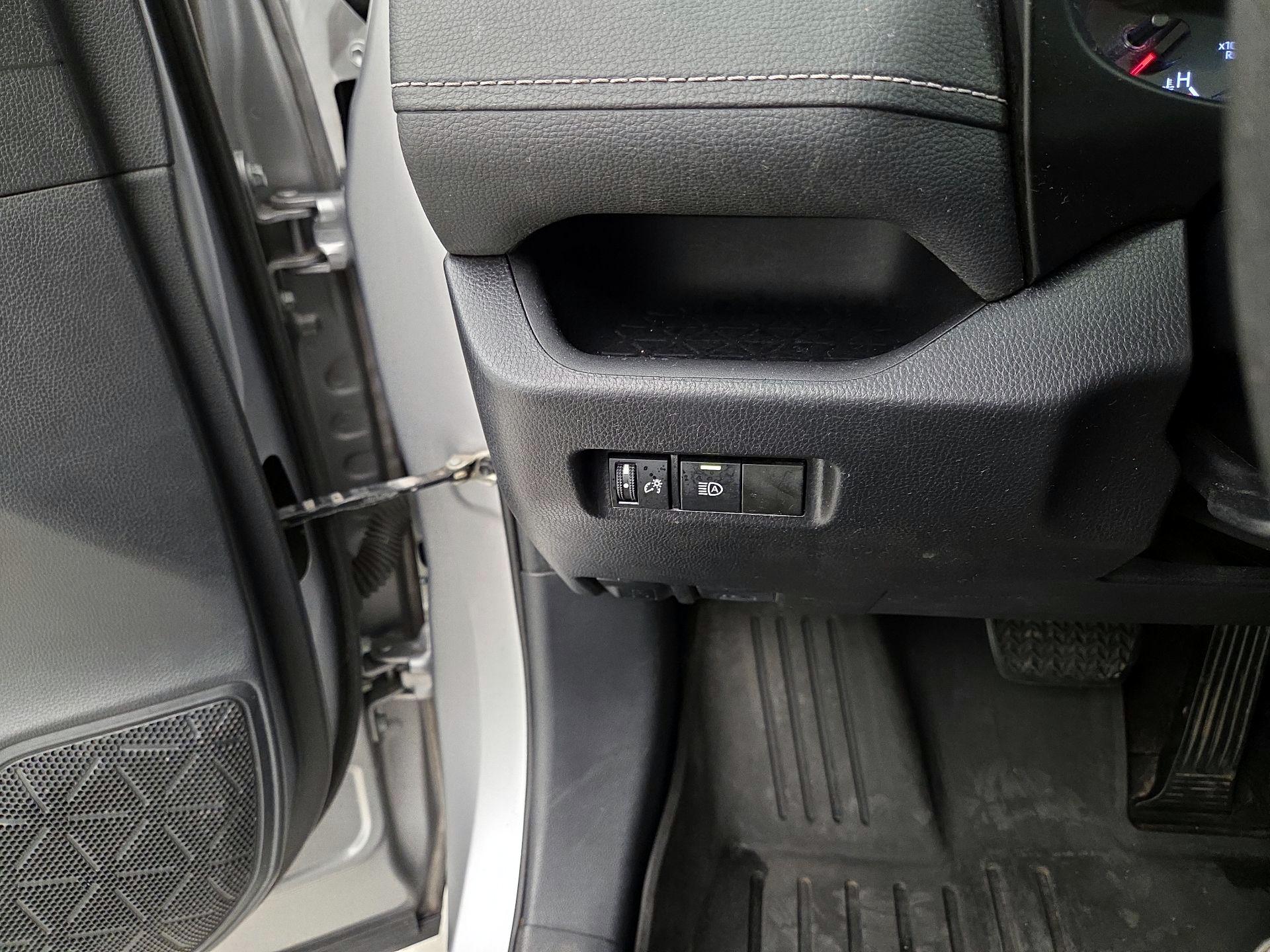 Thumbnail: 2019 Toyota RAV4 - 13