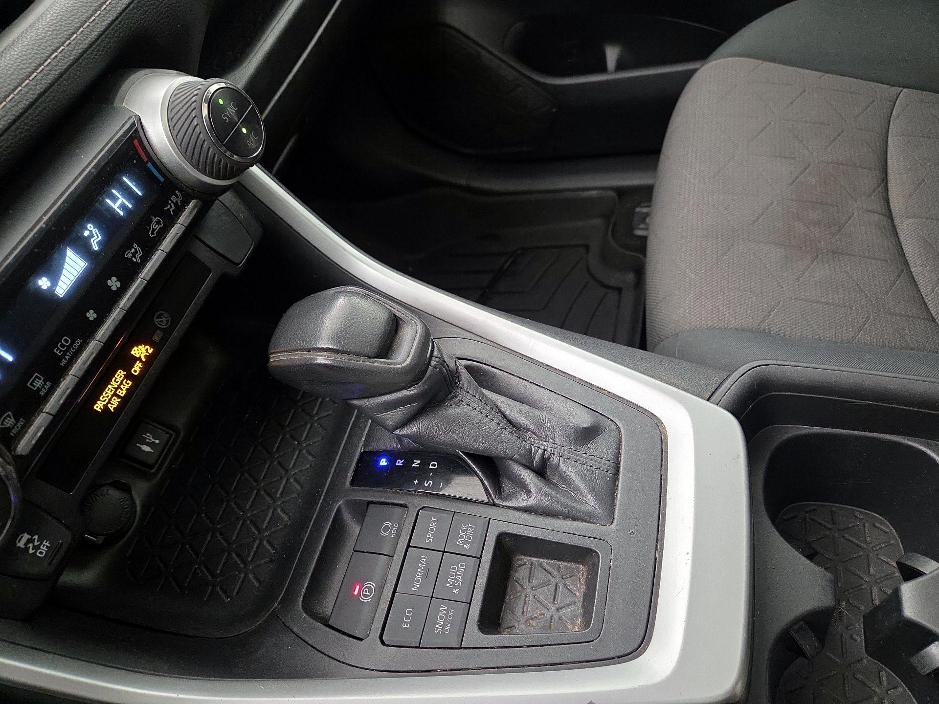 Thumbnail: 2019 Toyota RAV4 - 17