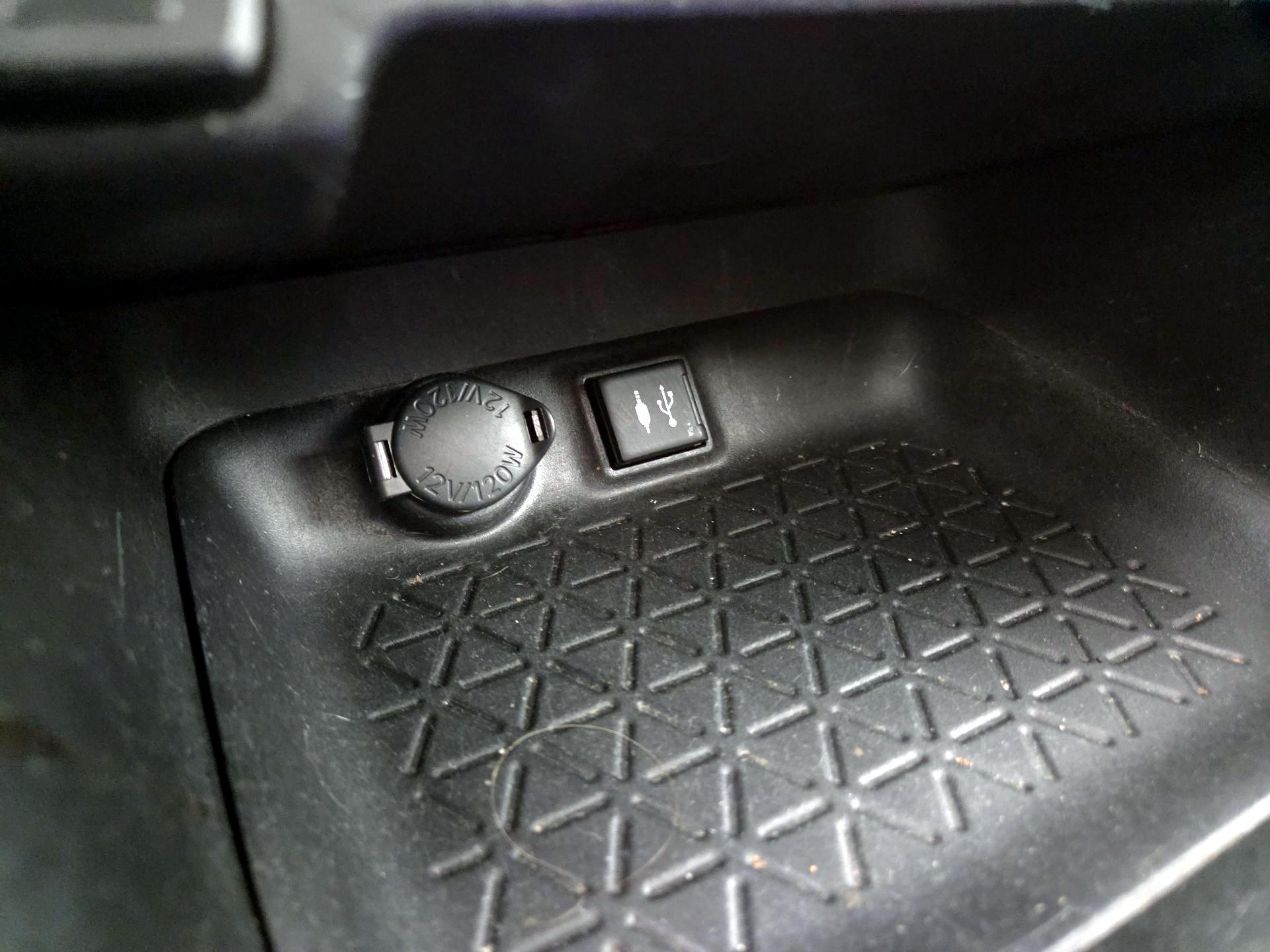 Thumbnail: 2019 Toyota RAV4 - 18