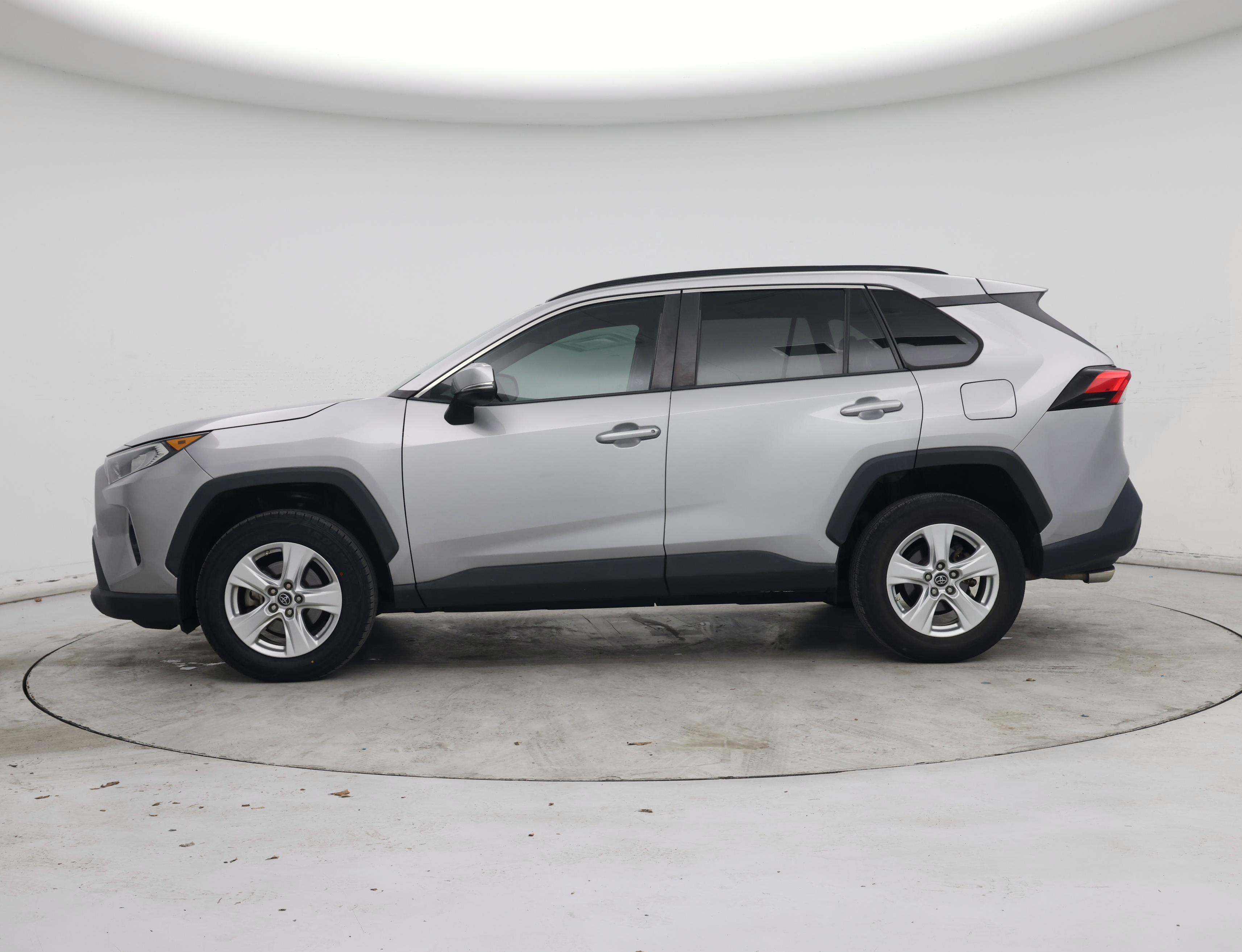 Thumbnail: 2019 Toyota RAV4 - 3