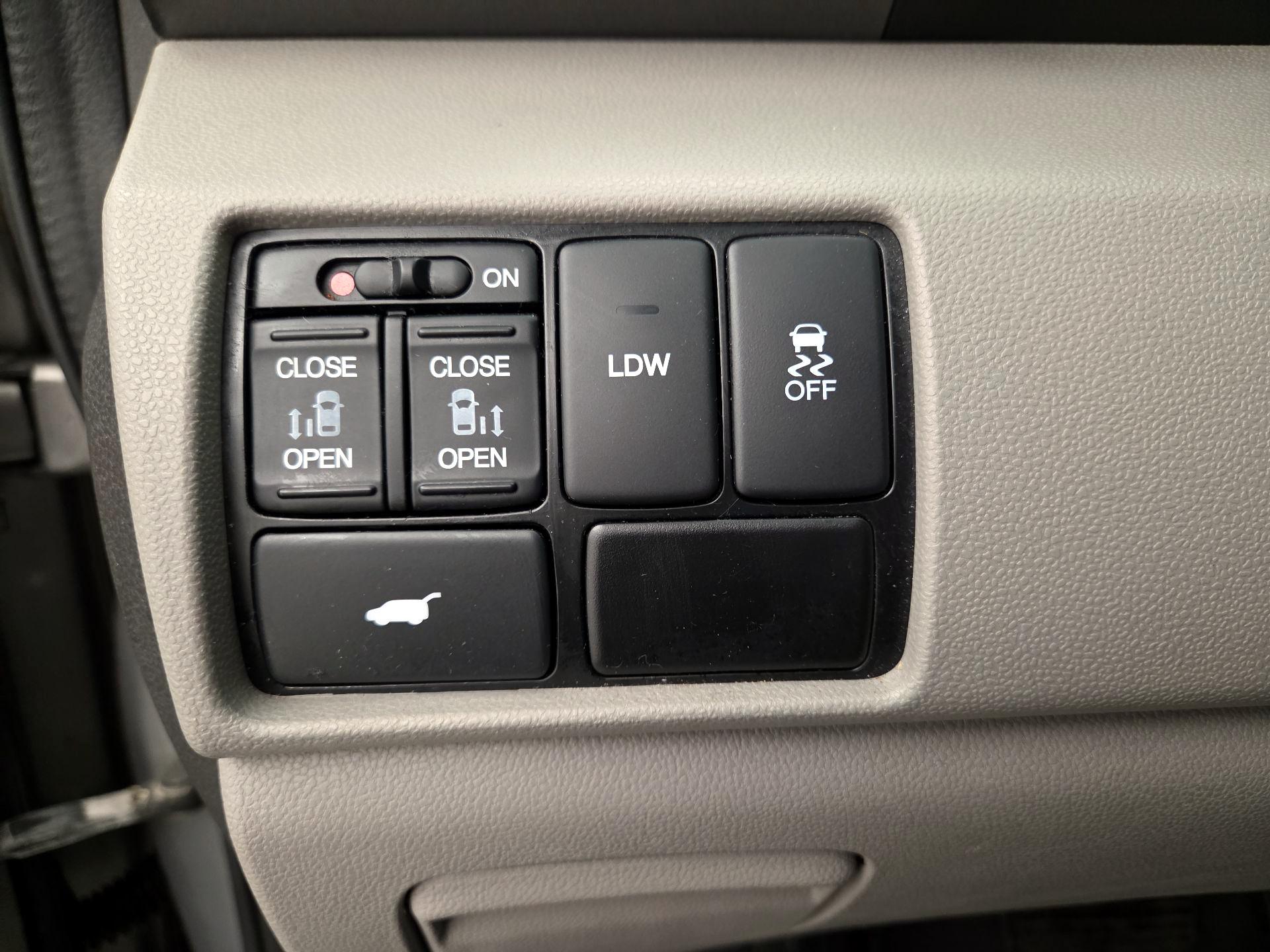 Thumbnail: 2015 Honda Odyssey - 13