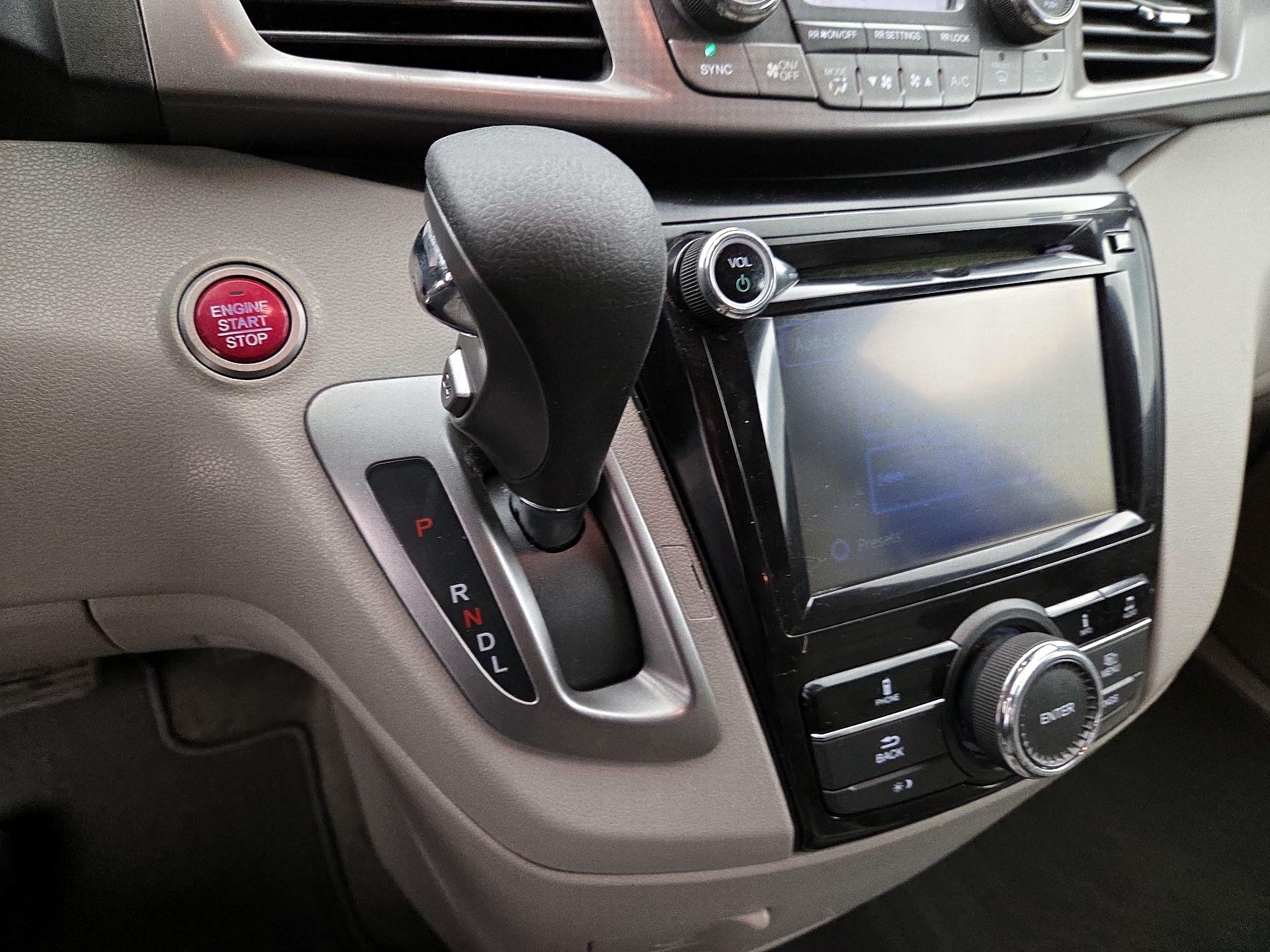 Thumbnail: 2015 Honda Odyssey - 17