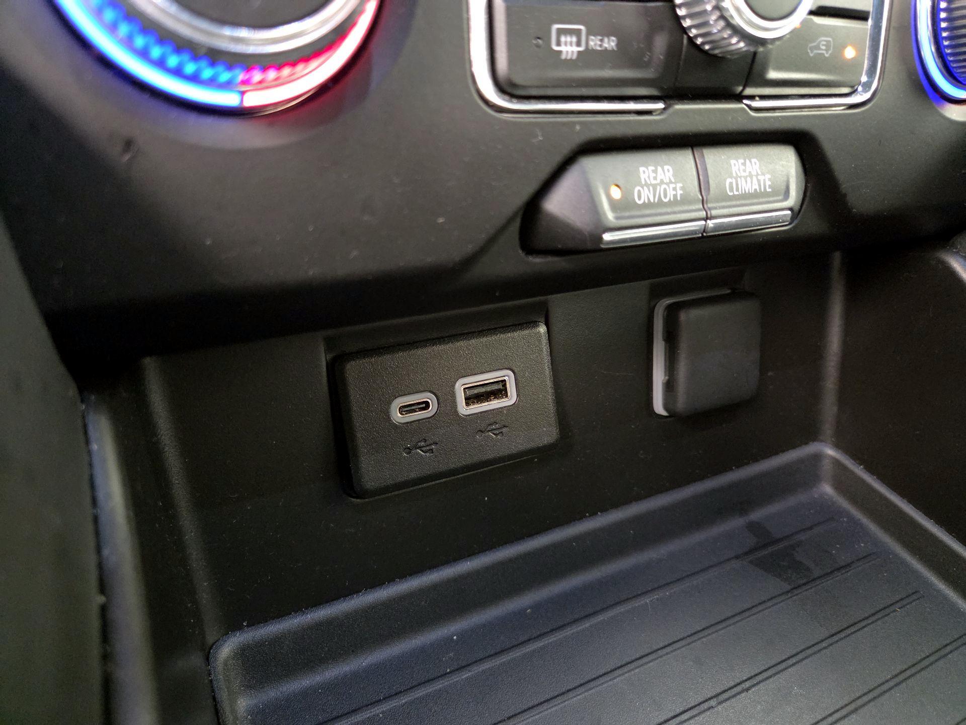 Thumbnail: 2023 GMC Yukon XL - 18