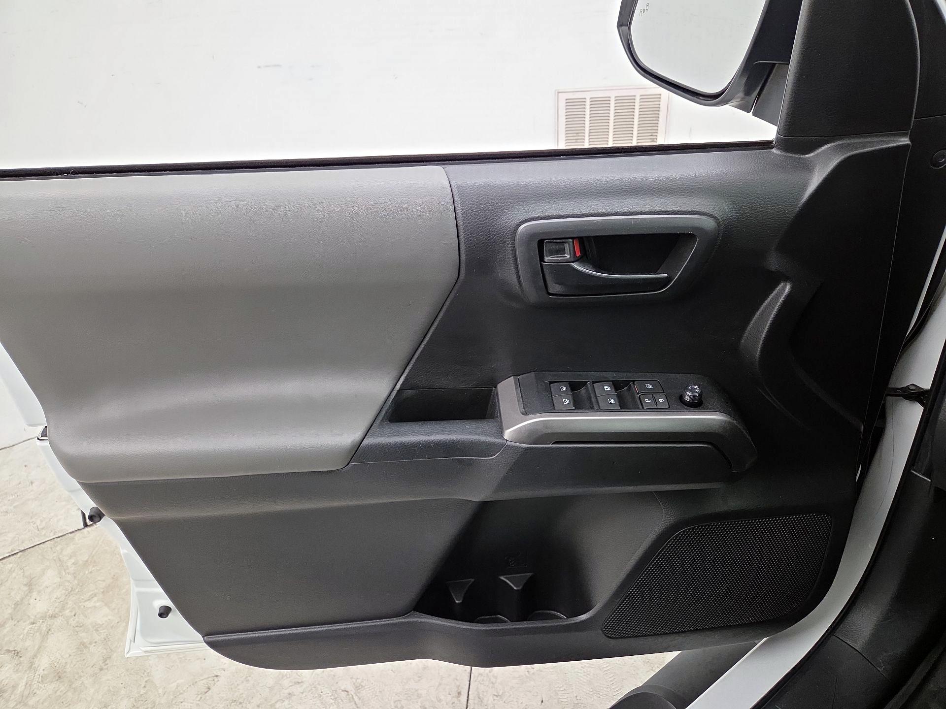 Thumbnail: 2022 Toyota Tacoma - 12