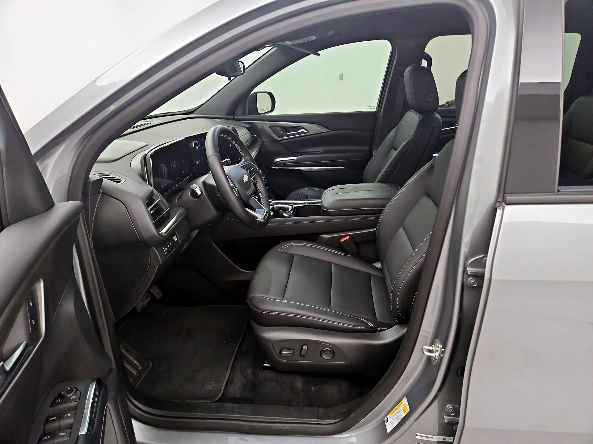 Thumbnail: 2025 Chevrolet Traverse - 11