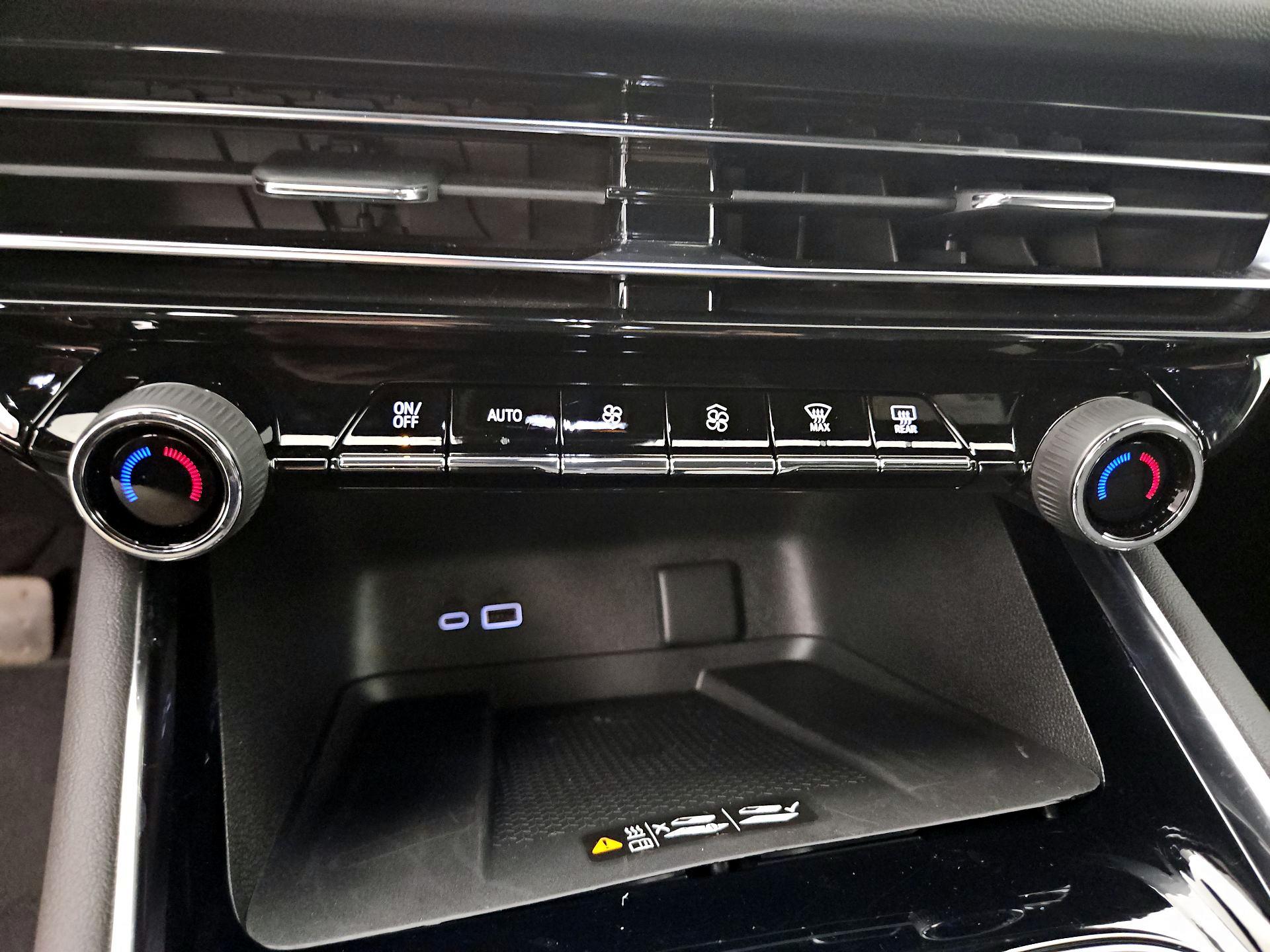 Thumbnail: 2025 Chevrolet Traverse - 16