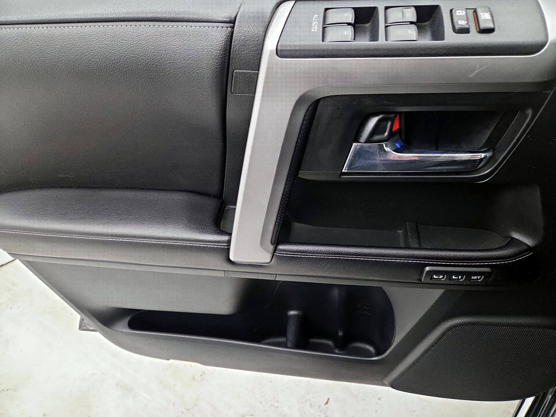 Thumbnail: 2017 Toyota 4Runner - 12