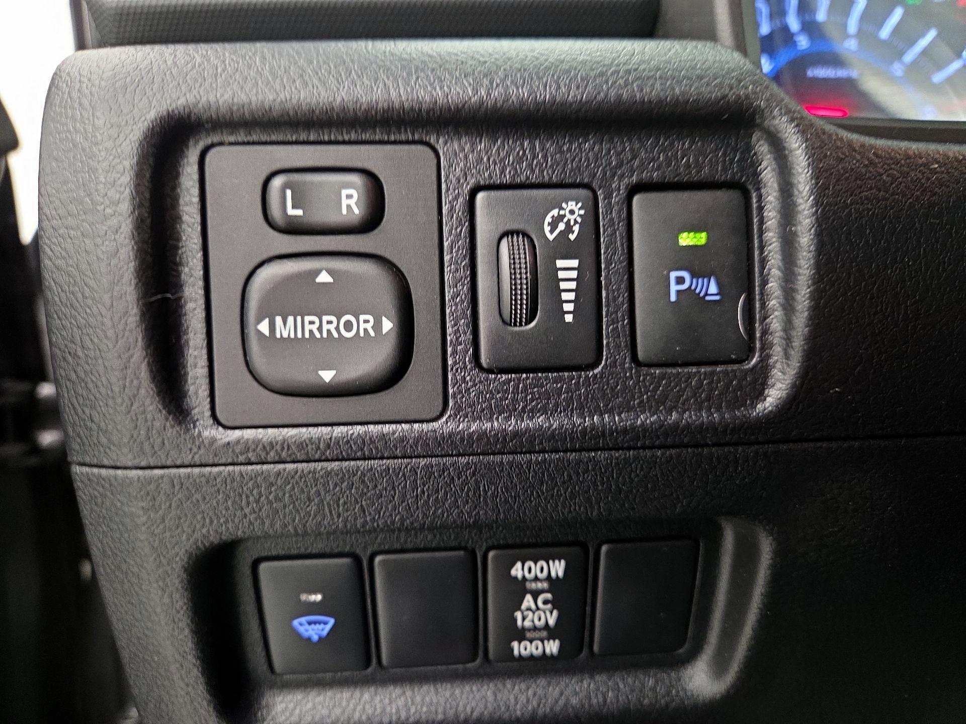 Thumbnail: 2017 Toyota 4Runner - 13