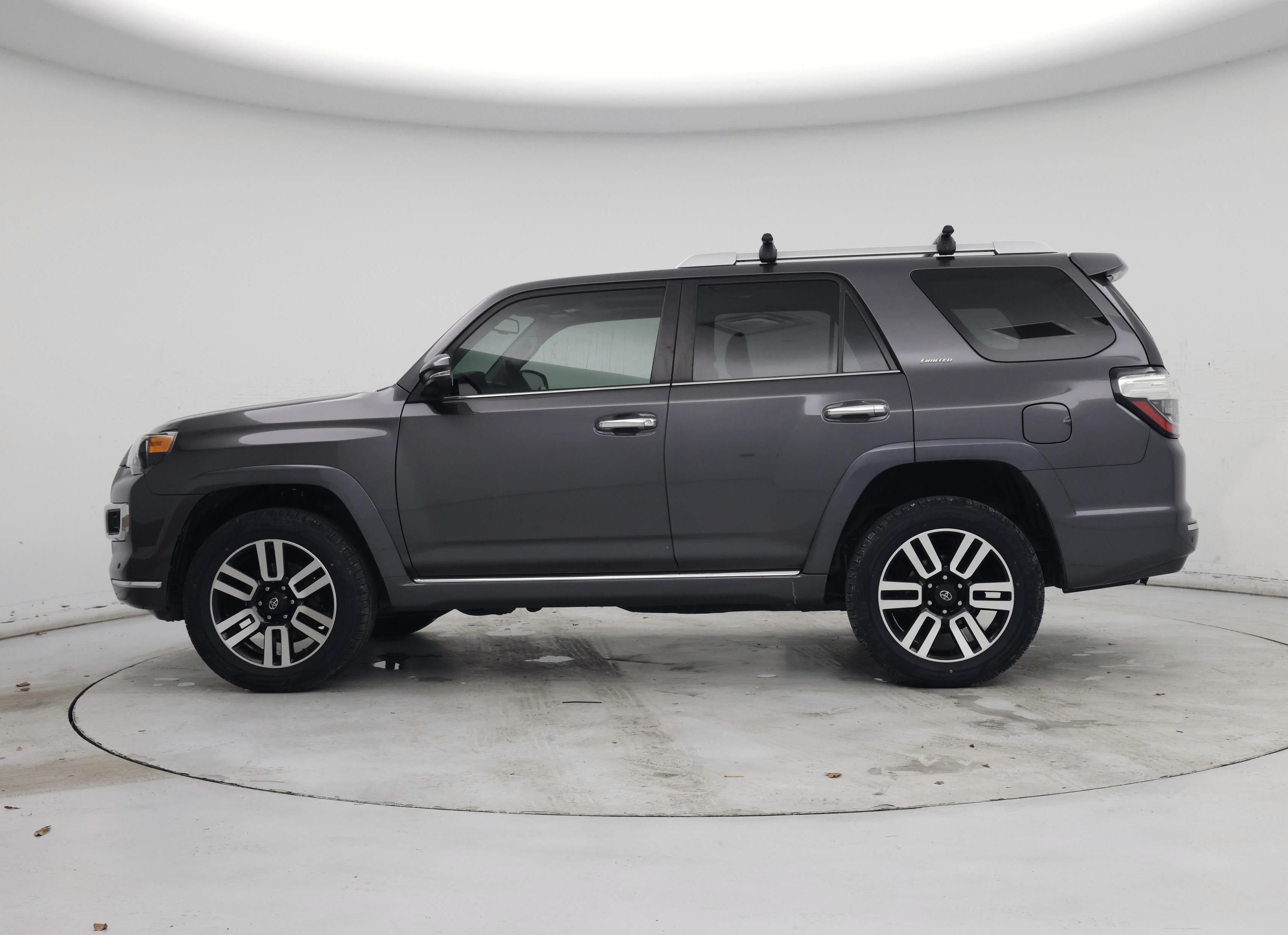 Thumbnail: 2017 Toyota 4Runner - 3