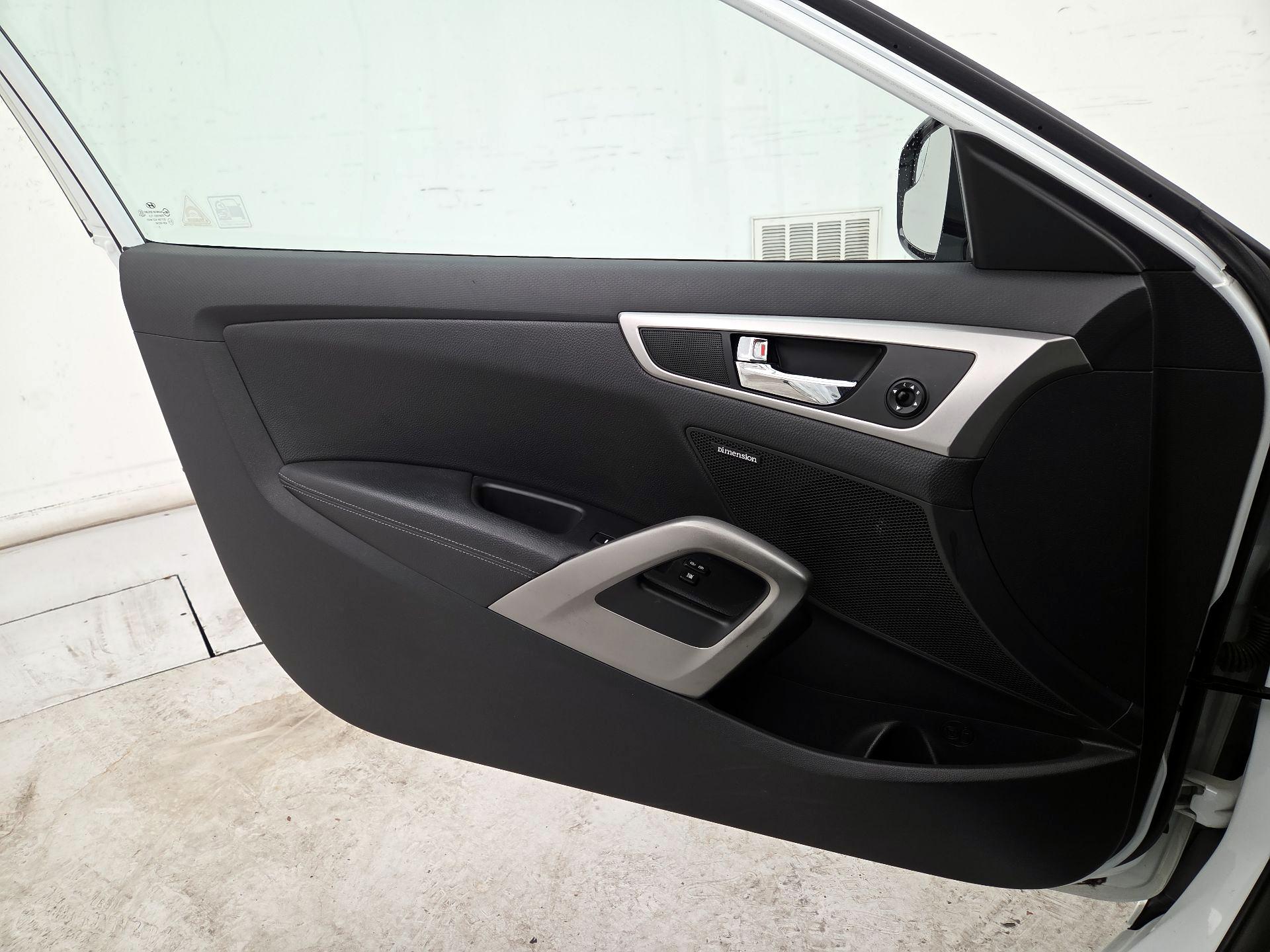 Thumbnail: 2014 Hyundai Veloster - 12