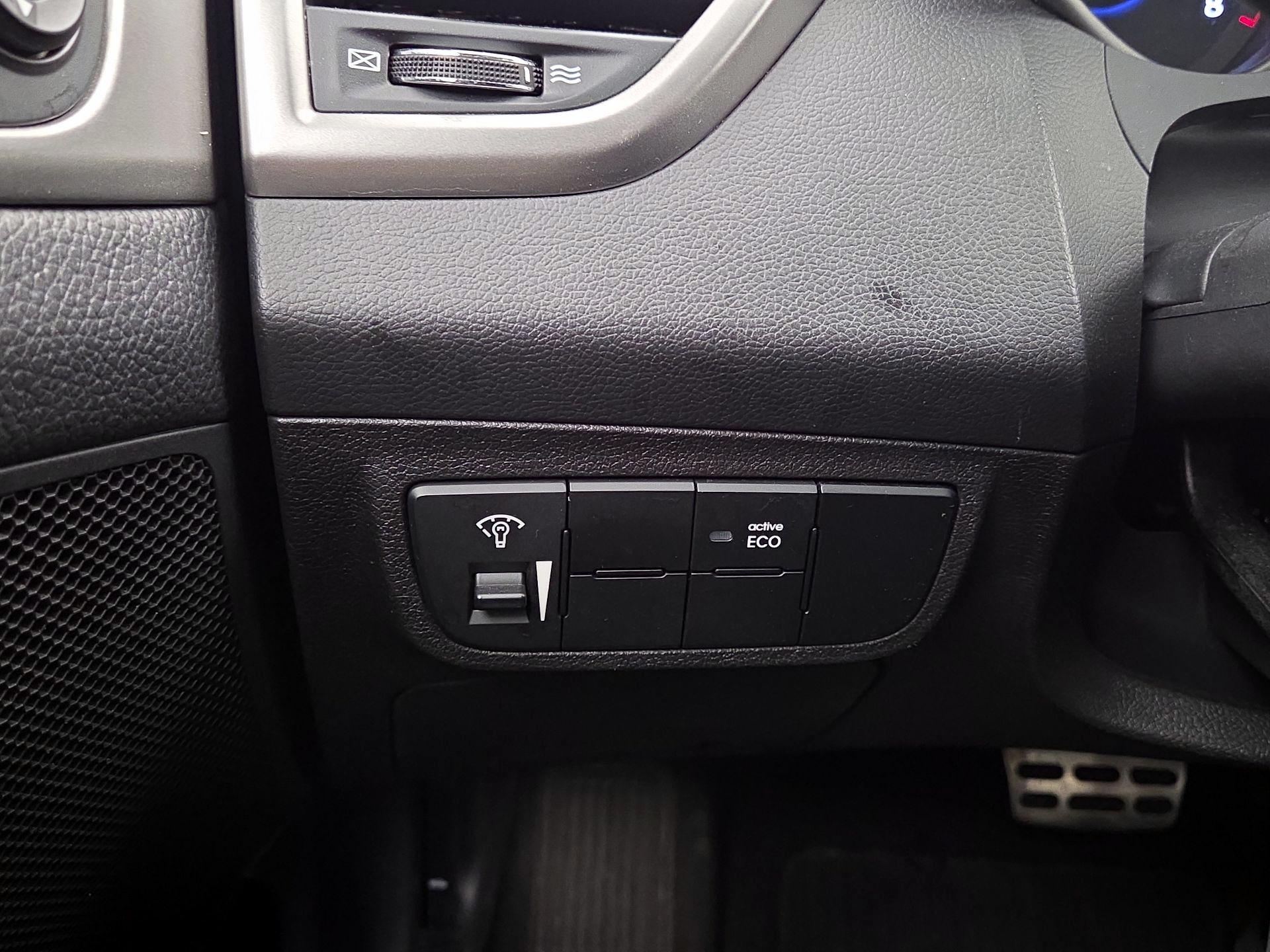 Thumbnail: 2014 Hyundai Veloster - 13