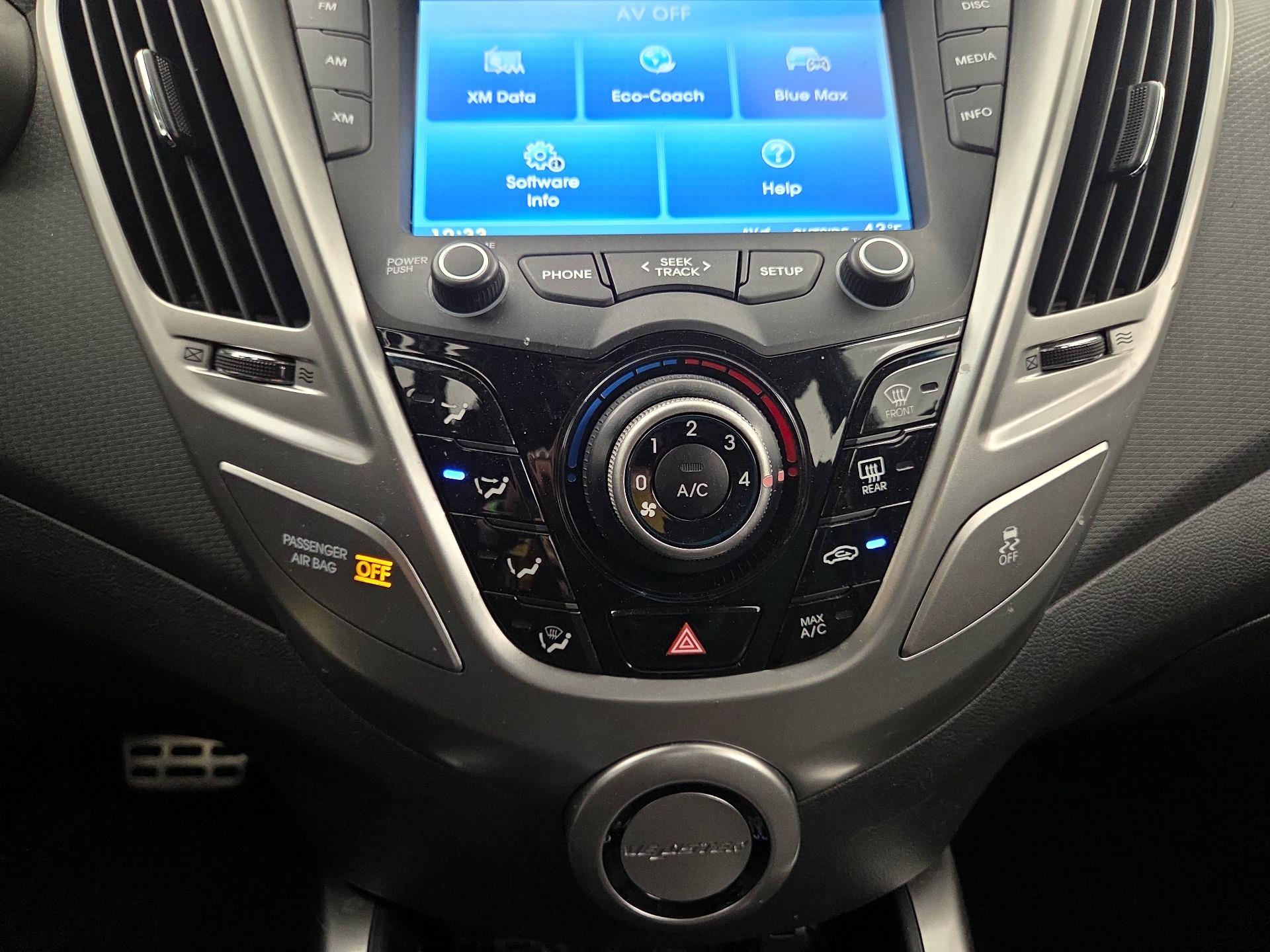 Thumbnail: 2014 Hyundai Veloster - 16