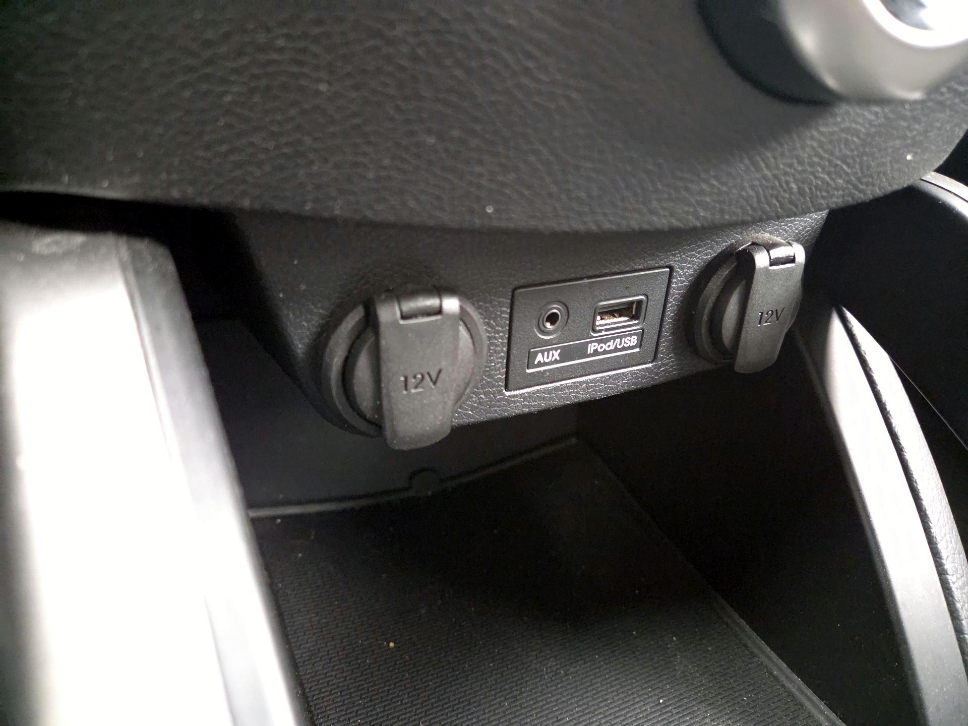 Thumbnail: 2014 Hyundai Veloster - 18