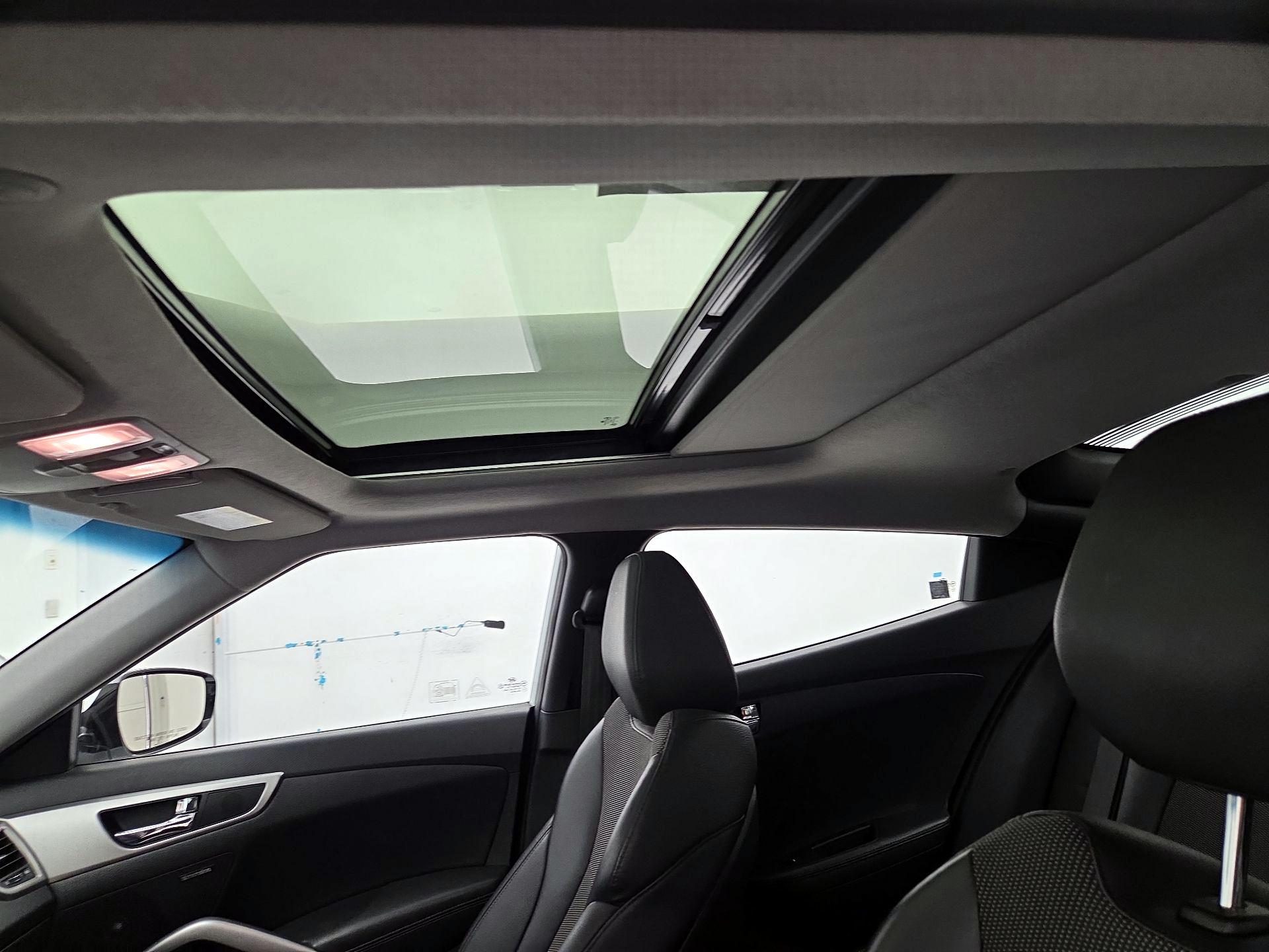 Thumbnail: 2014 Hyundai Veloster - 19