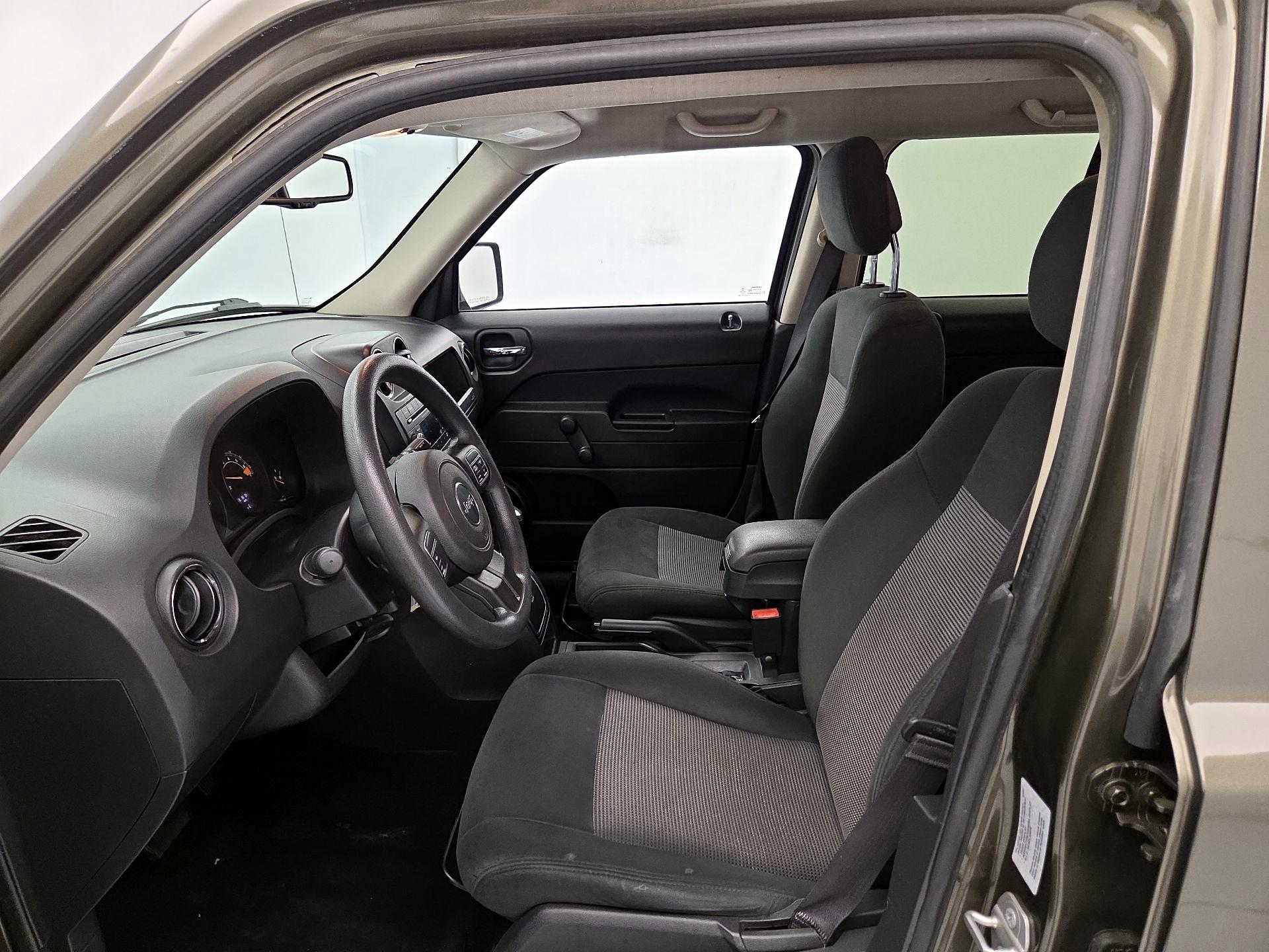 Thumbnail: 2016 Jeep Patriot - 11