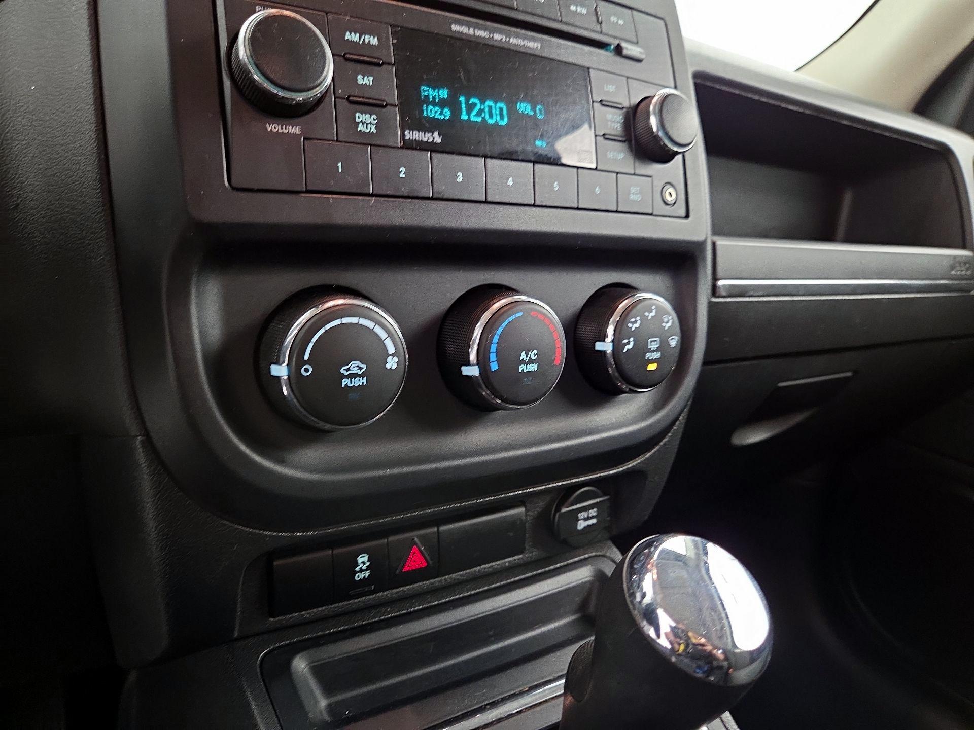 Thumbnail: 2016 Jeep Patriot - 14