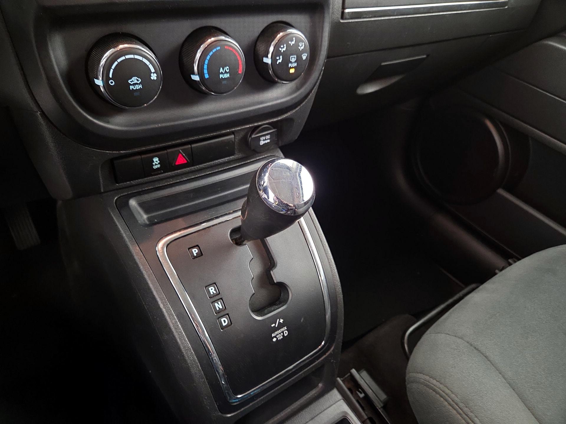 Thumbnail: 2016 Jeep Patriot - 15