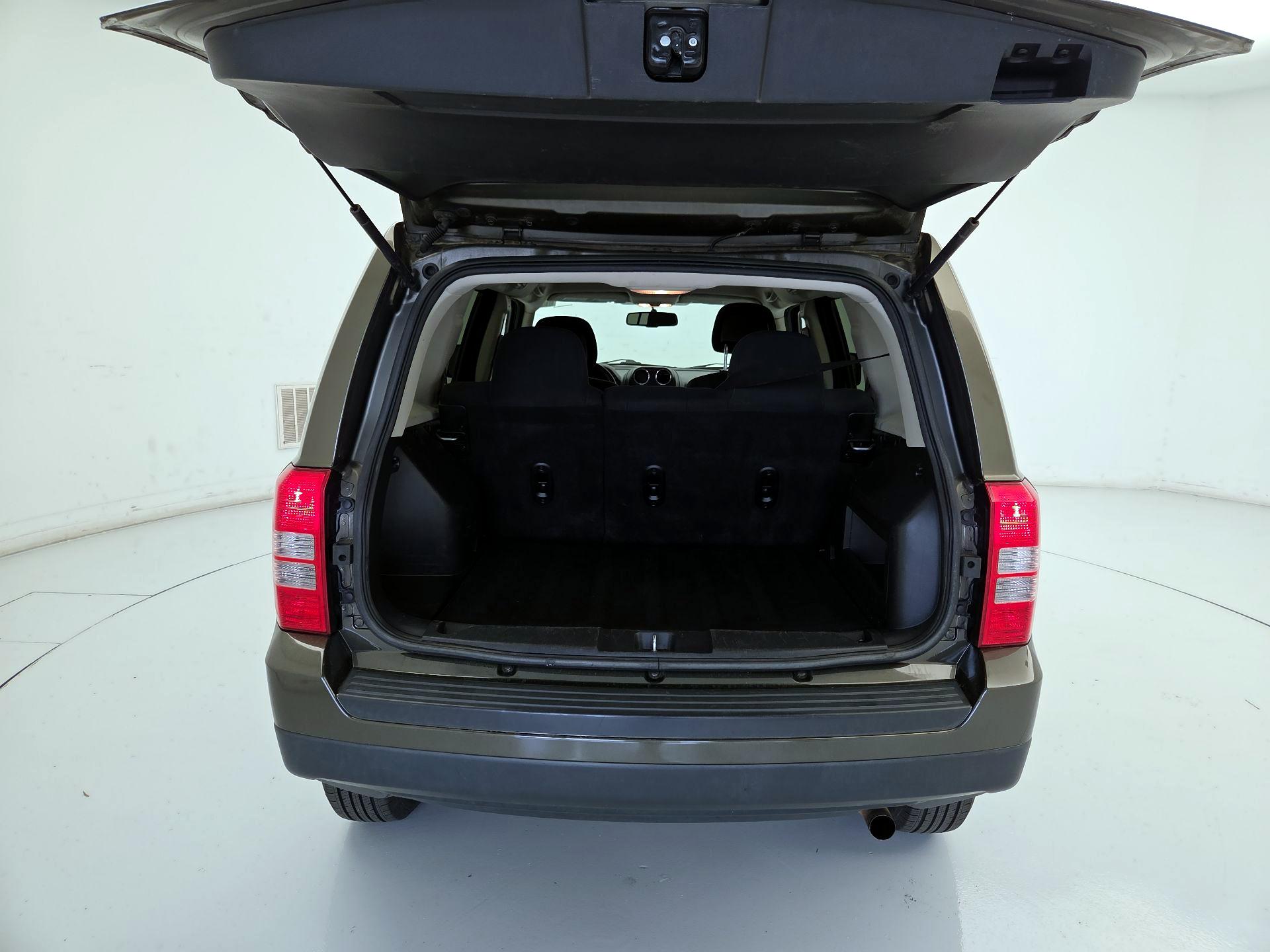 Thumbnail: 2016 Jeep Patriot - 18