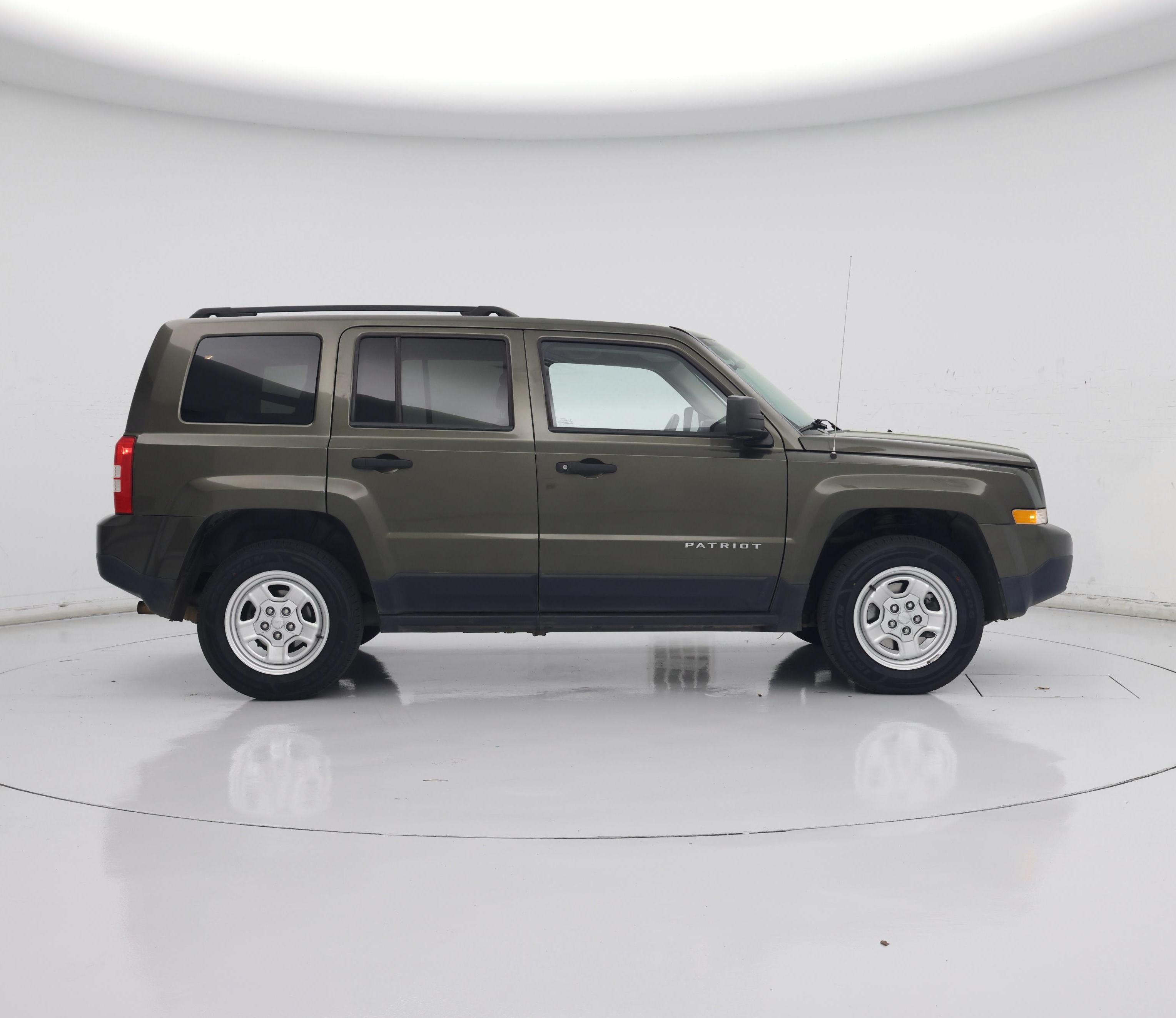 Thumbnail: 2016 Jeep Patriot - 7