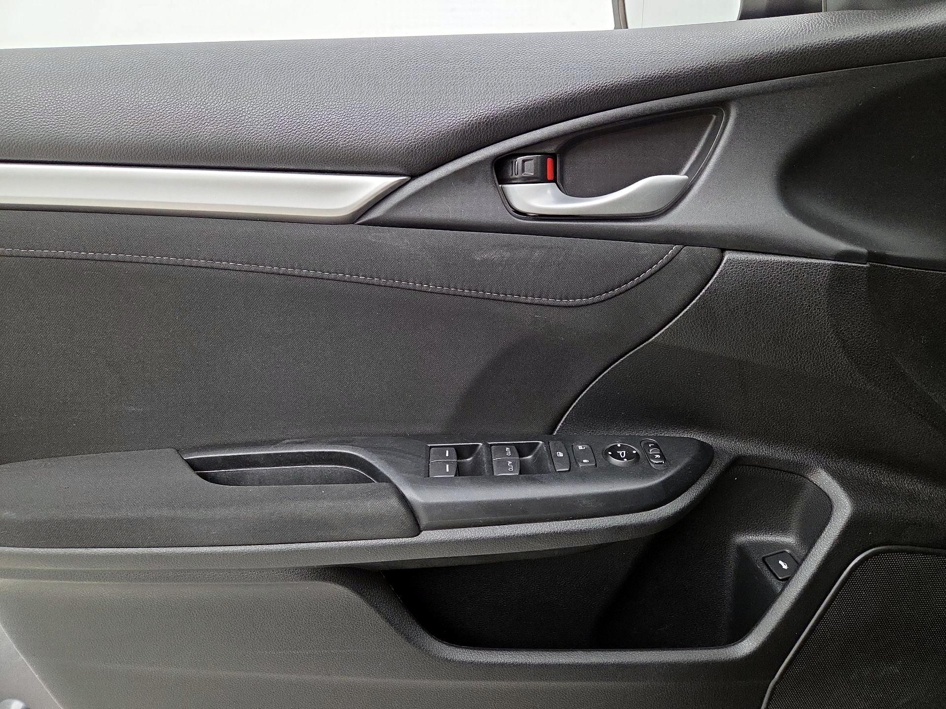 Thumbnail: 2016 Honda Civic - 12