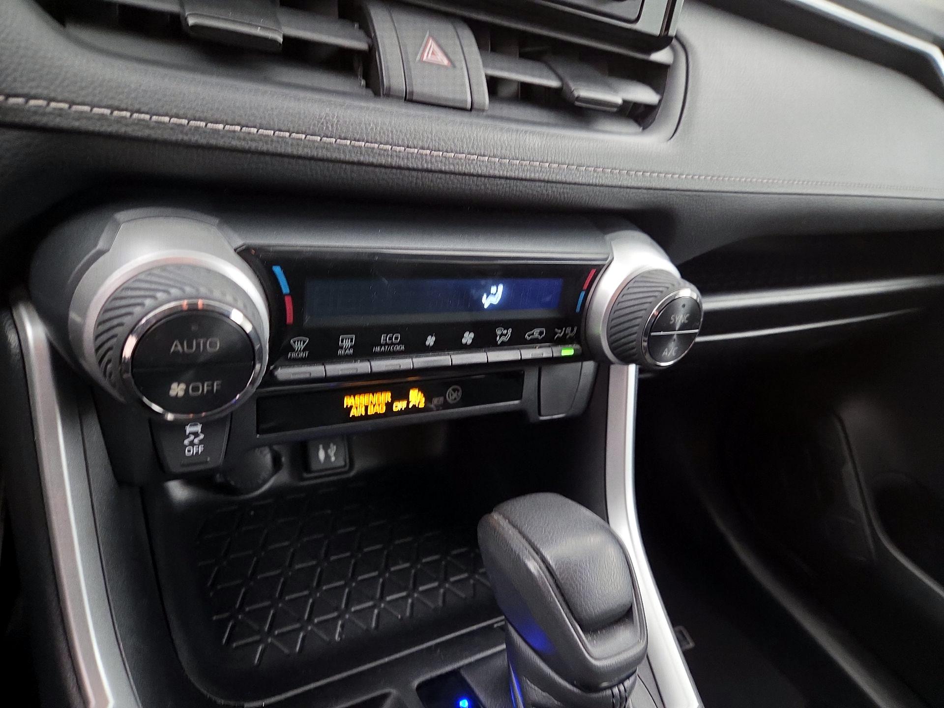 Thumbnail: 2019 Toyota RAV4 - 16