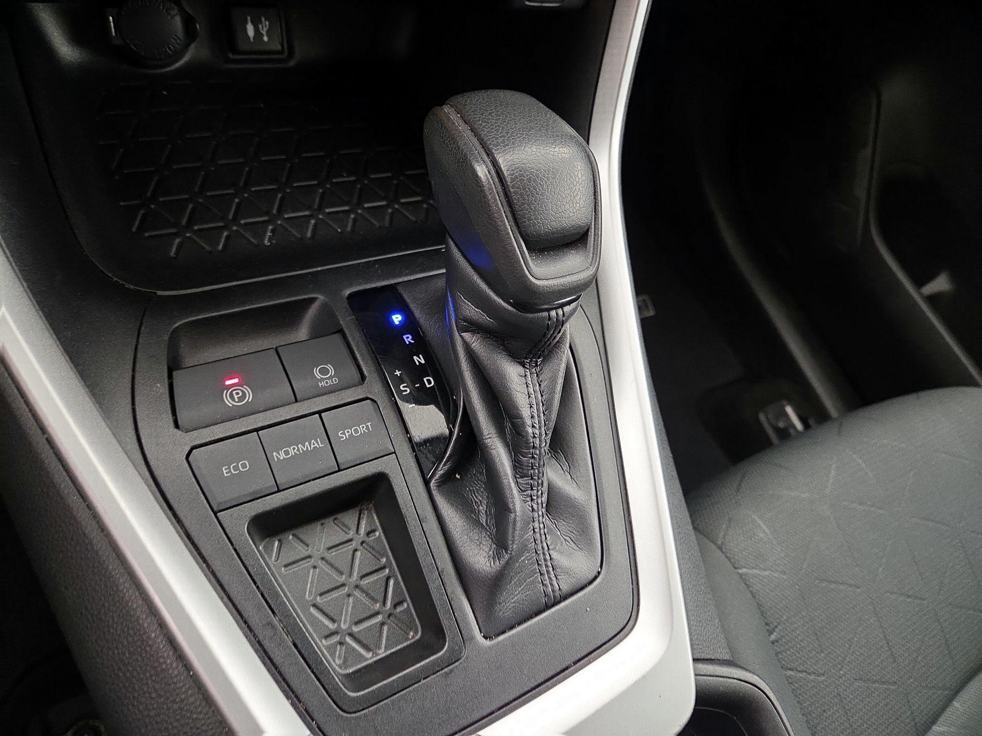 Thumbnail: 2019 Toyota RAV4 - 17