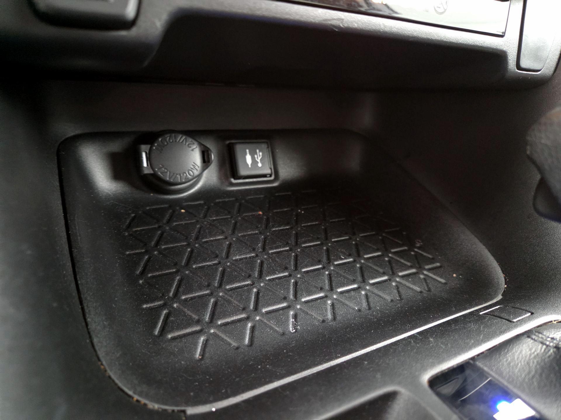 Thumbnail: 2019 Toyota RAV4 - 18