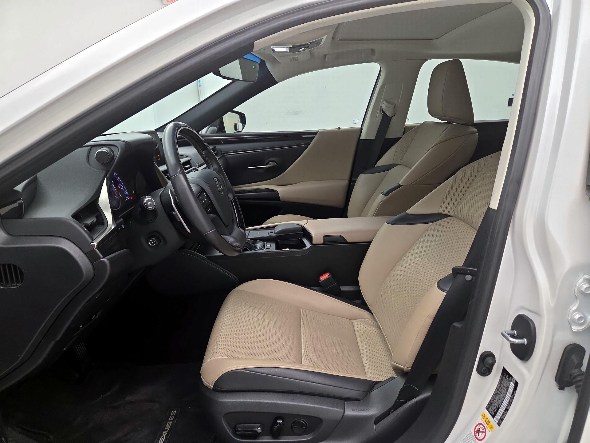 Thumbnail: 2019 Lexus ES - 11