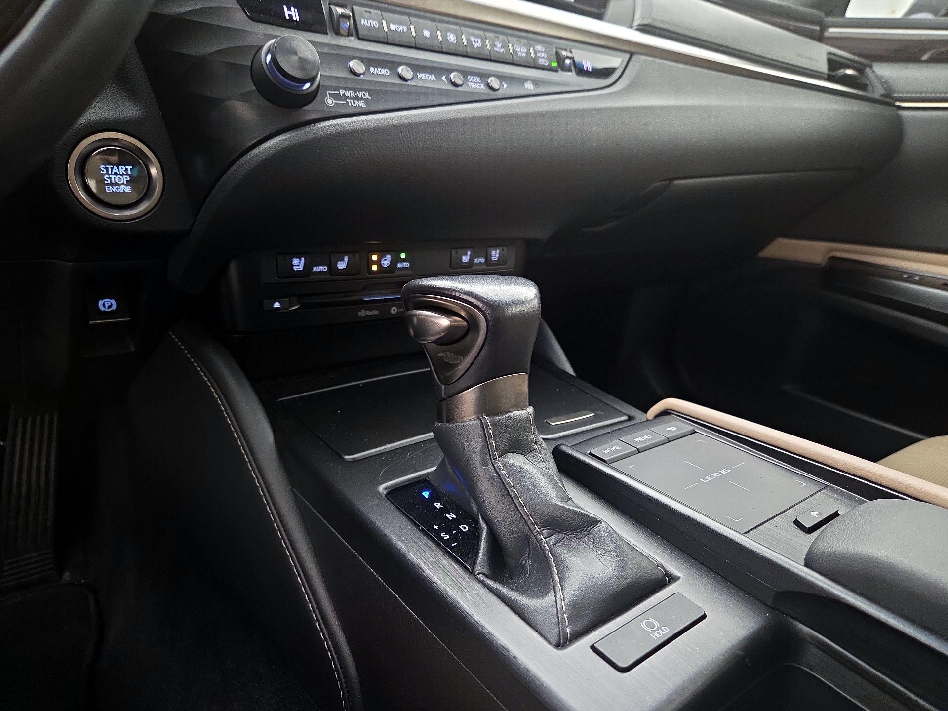 Thumbnail: 2019 Lexus ES - 17