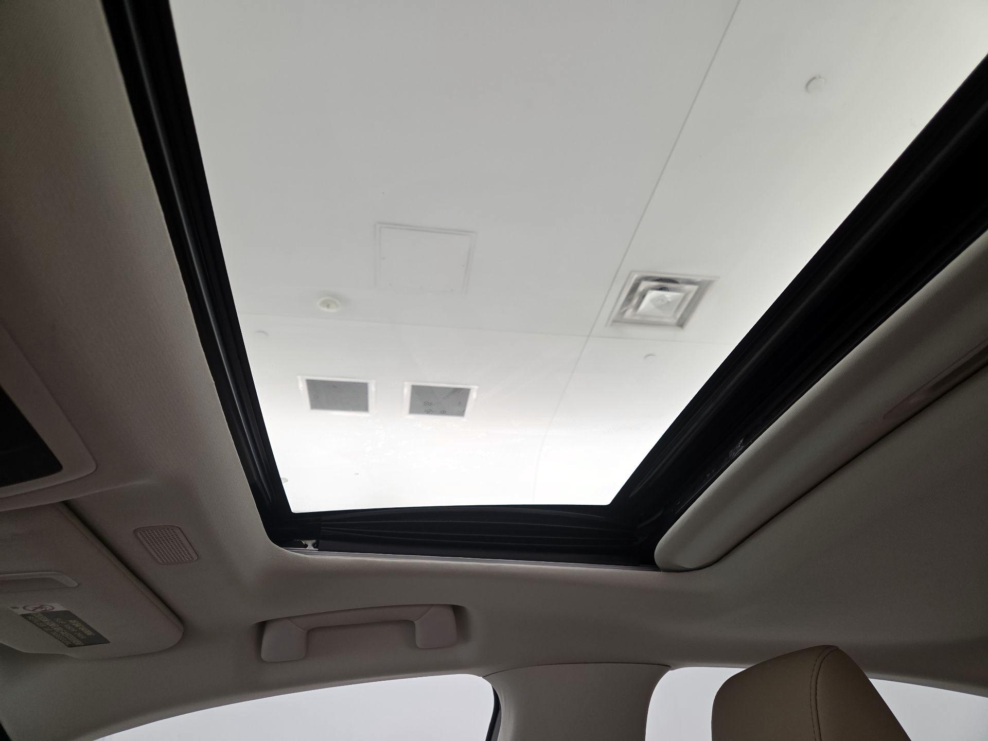 Thumbnail: 2019 Lexus ES - 19